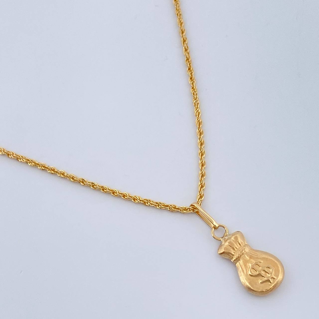 Set Cadena y Dije Lazo + Bolsa De Dinero 1.2gr / 15 3/4 in / Oro Amarillo 18K $