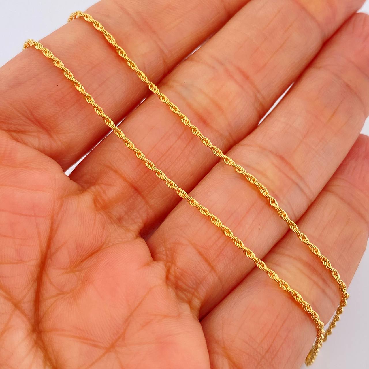 Set Rope Chain and Pendant + Virgin of Guadalupe 1.1gr / 15 3/4 in / 18K Yellow Gold $