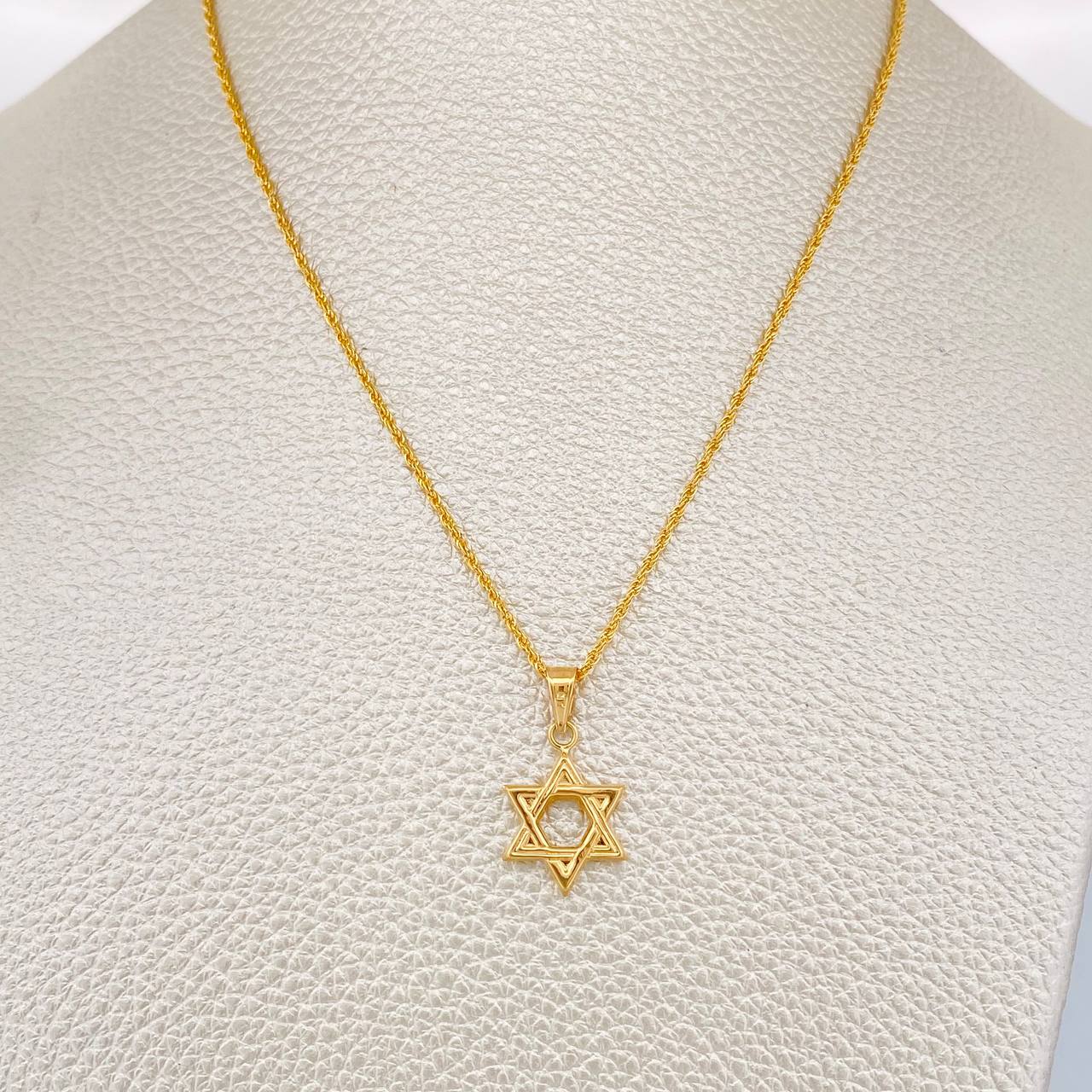 Set Cadena y Dije Lazo + Estrella De David 1.45gr / 17 3/4 in / Oro Amarillo 18K $