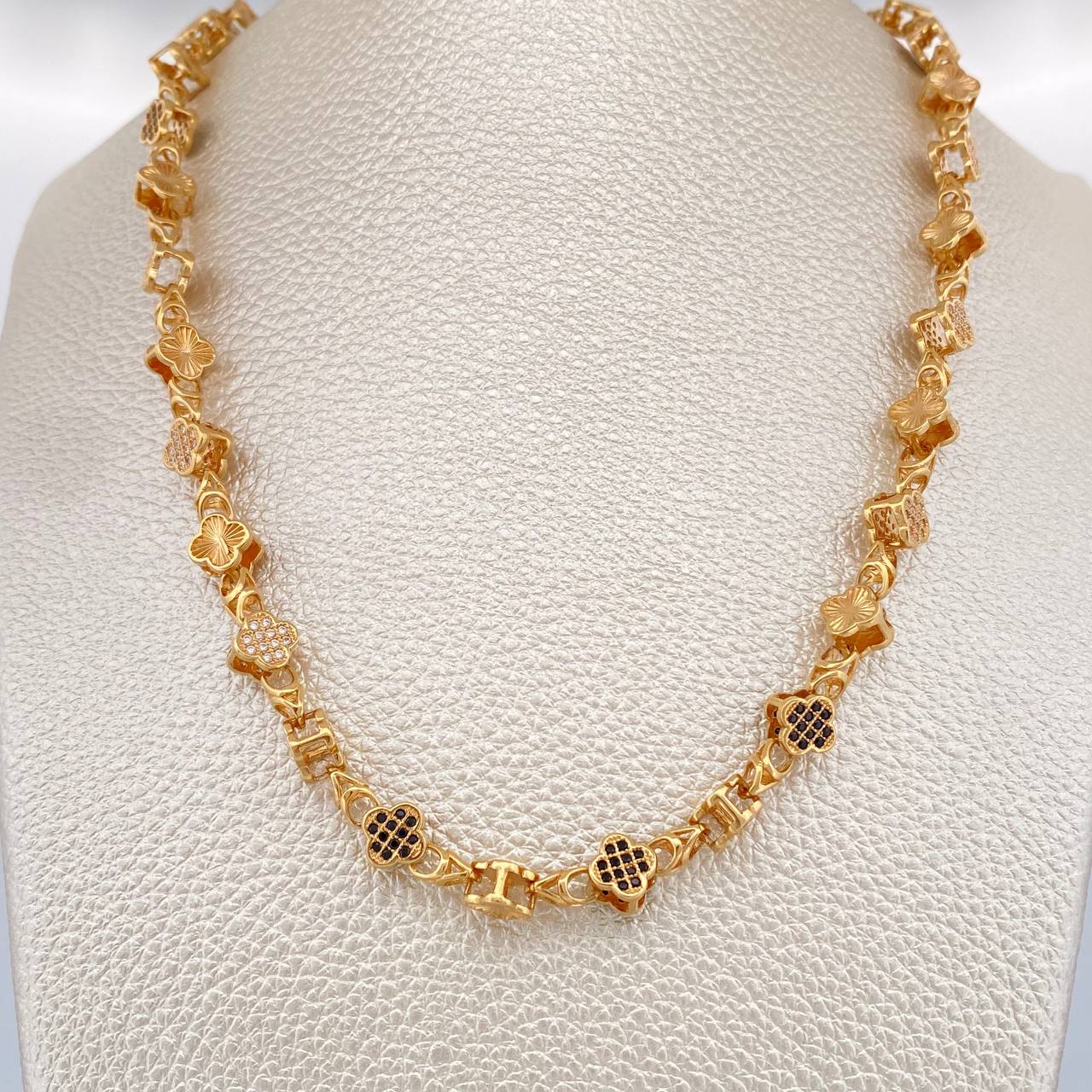 Cadena Rustica Trebol 56.4gr / 27 3/4 in / 7mm Oro Amarillo 18K $
