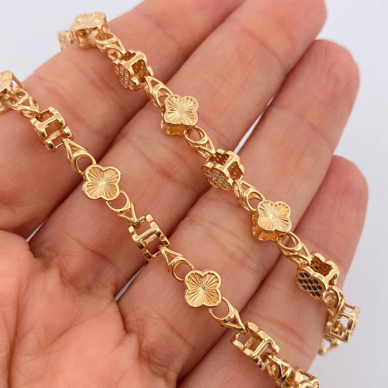 Cadena Rustica Trebol 56.4gr / 27 3/4 in / 7mm Oro Amarillo 18K $