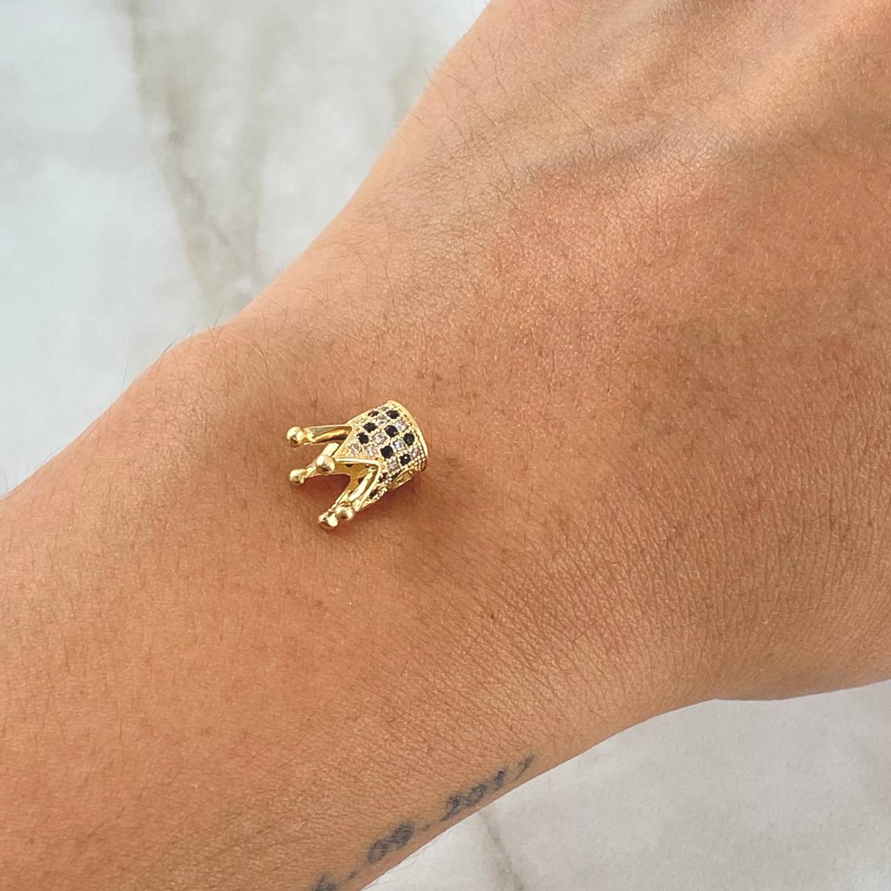 Charm Crown Punctuated 1.55gr / 1cm / White Black Zircons Yellow Gold 18K ©