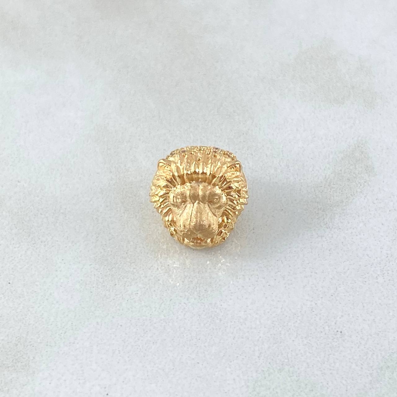 Herraje León Grueso 3.05gr / 0.8cm / Circones Blancos Oro Amarillo 18K ©
