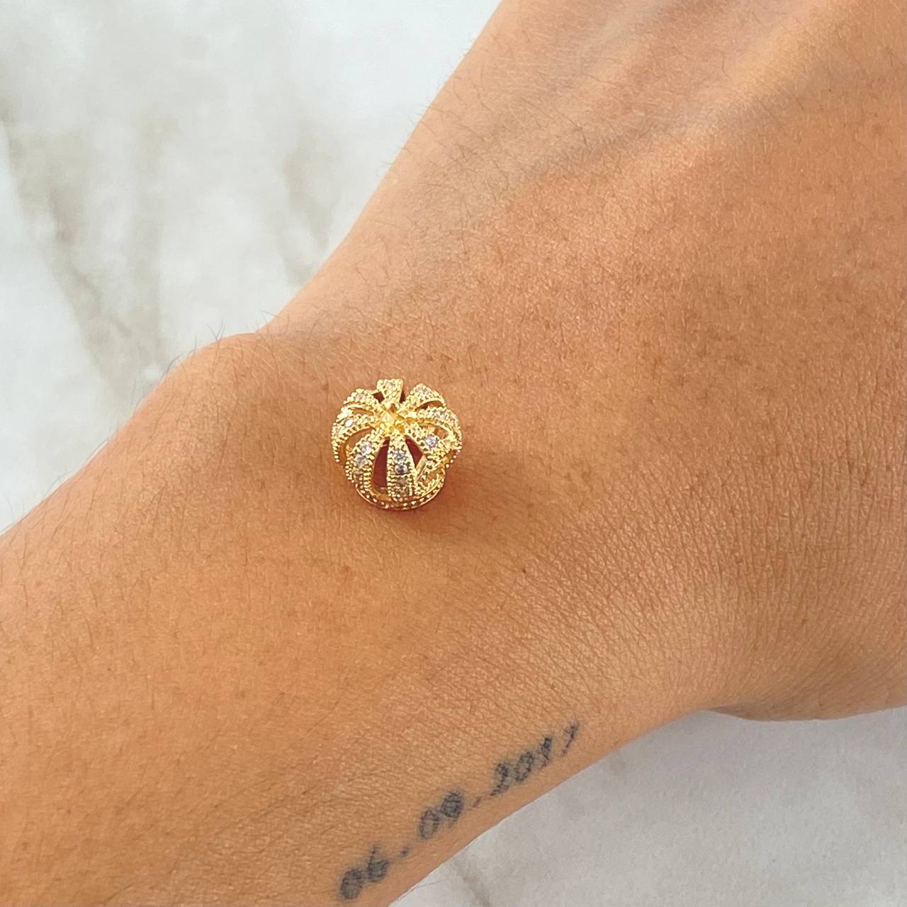 Charm Royal Large 1.75gr / 0.8cm / White Zircons Yellow Gold 18K ©