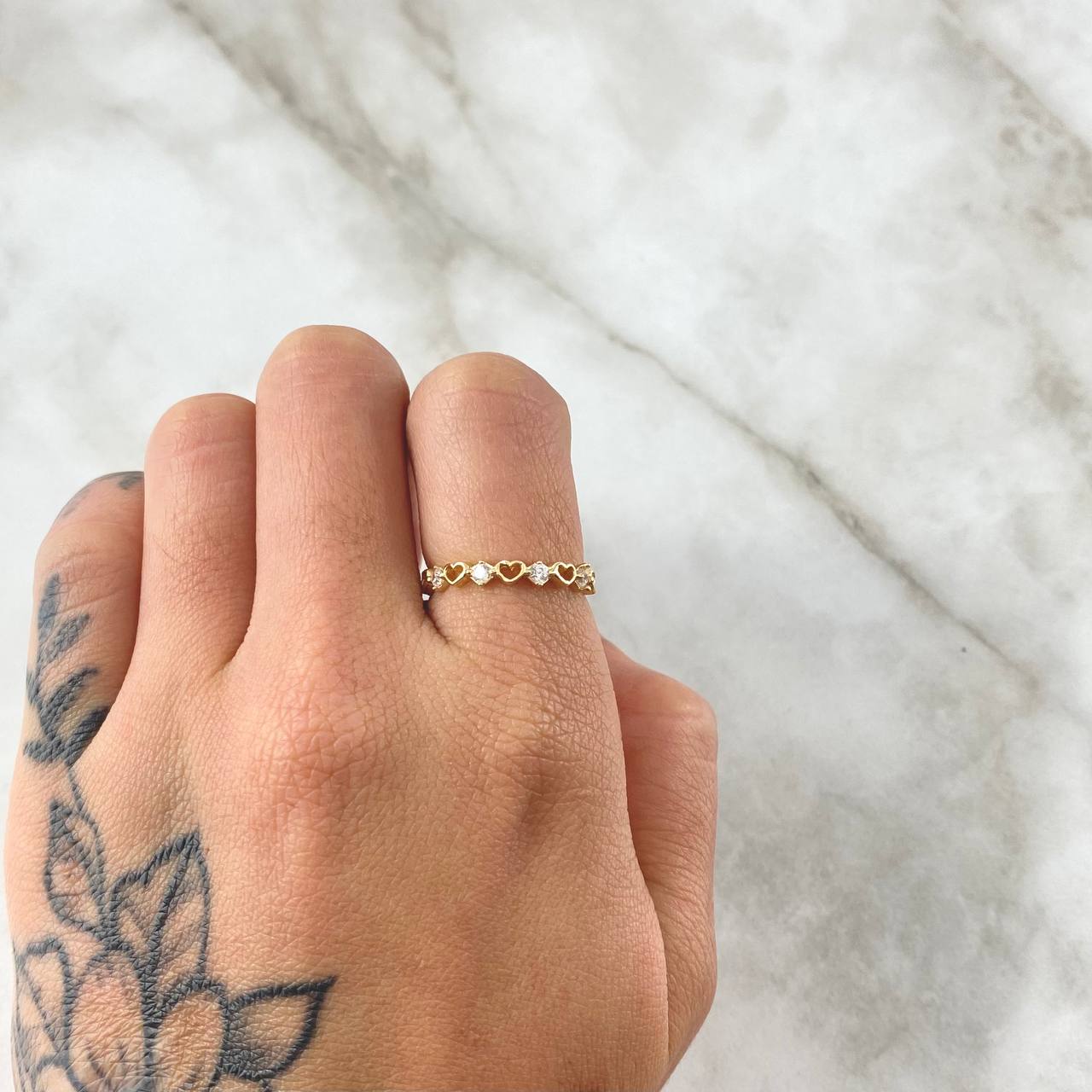Anillo Corazones Intercalados 1.45gr / T5 1/2 / Circones Blancos Oro Amarillo 18K ©