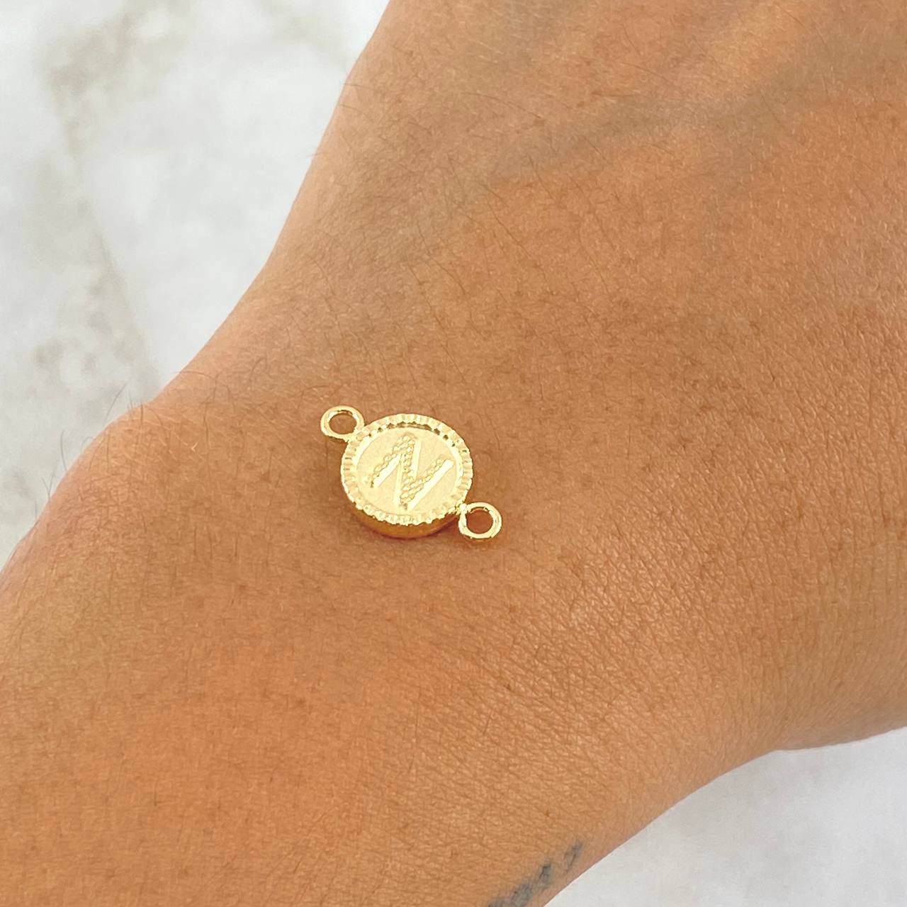 Charm Letter N Matte 0.6gr / 1.7cm / Yellow Gold 18K Bordered Circle
