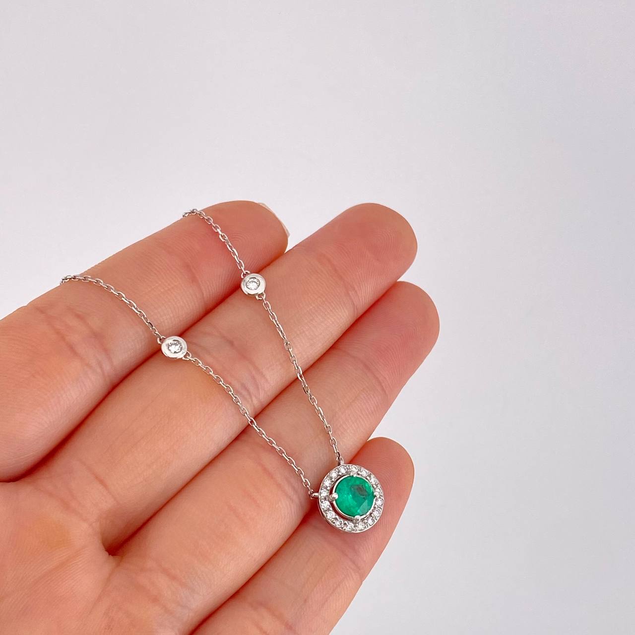 Set Chain Stud Earrings Circle Four Prongs Emerald 2.25pts Diamonds 77pts 6.65g / 18 in / 1mm Two Golds Yellow White 18K