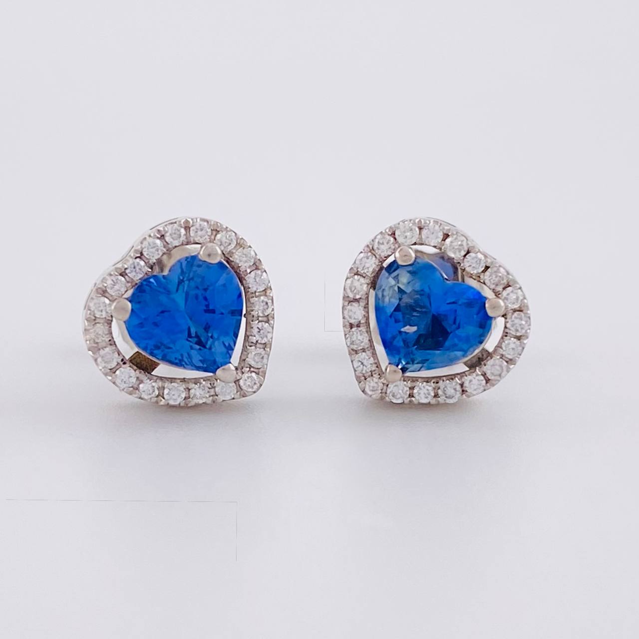Topos Corazón Doble Zafiro 1.76pts Diamantes 20pts 4.15g / in / 9.6mm Oro Blanco 18K