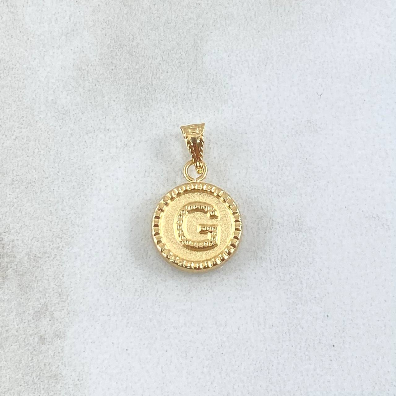 Pendant Letter G Matte 0.55gr / 1.7cm / Yellow Gold 18K Bordered Charger Circle