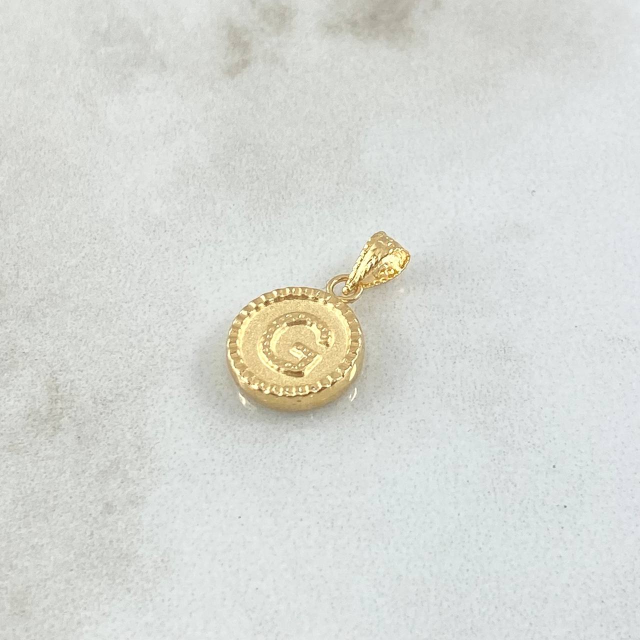 Pendant Letter G Matte 0.55gr / 1.7cm / Yellow Gold 18K Bordered Charger Circle