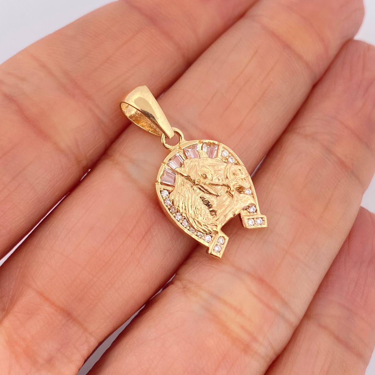 Dije Herradura Caballo 2.45gr / 1 in / Oro Amarillo 18K $