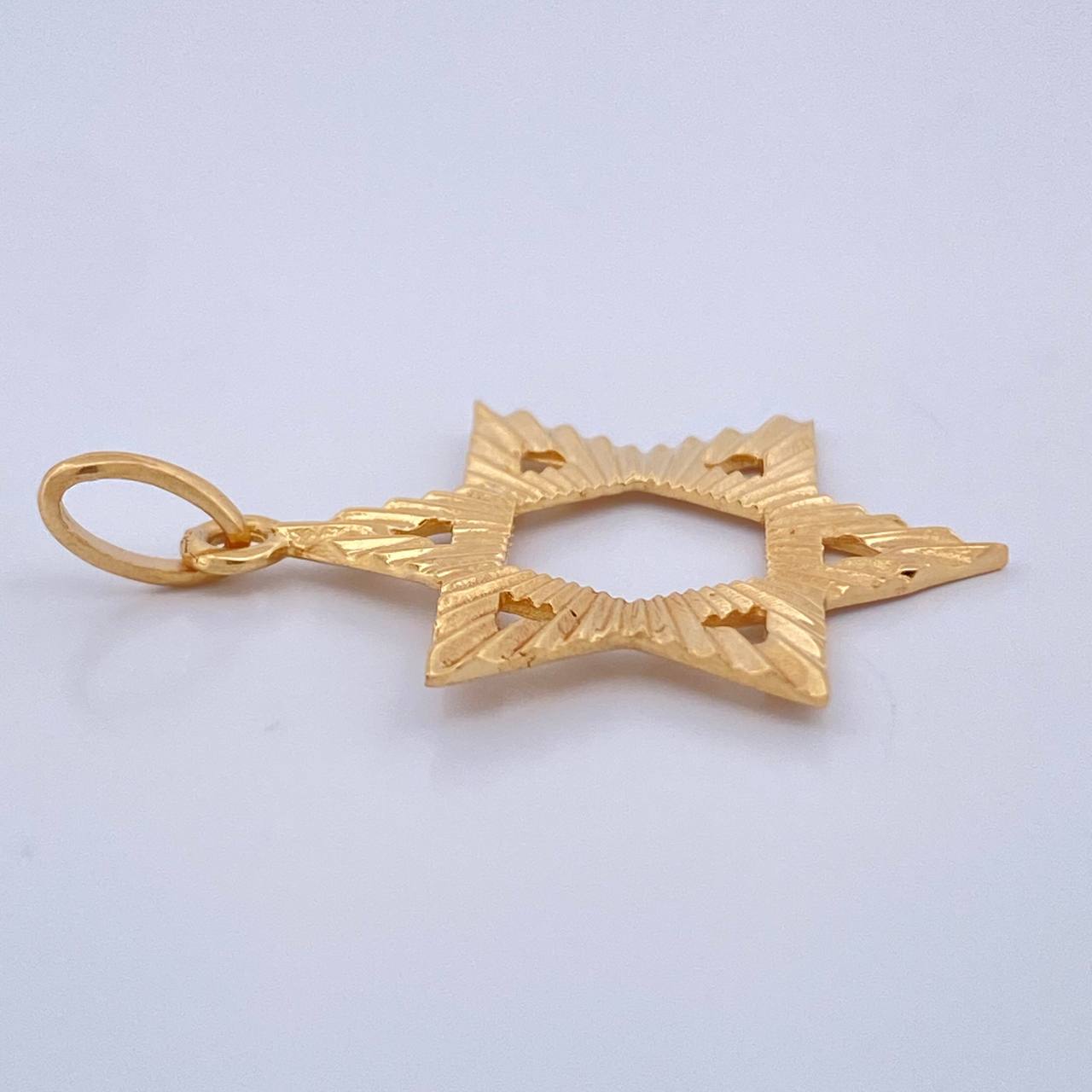 Dije Estrella De David 2.1gr / 1 1/4 in / Oro Amarillo 18K $