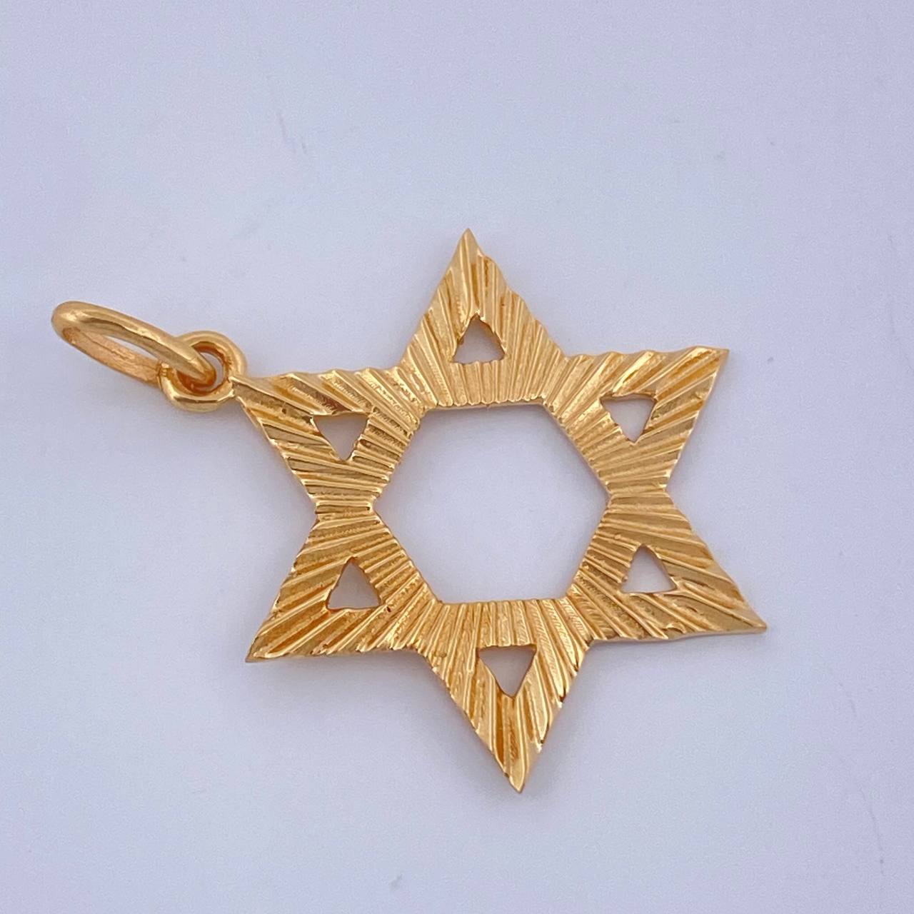 Dije Estrella De David 2.1gr / 1 1/4 in / Oro Amarillo 18K $
