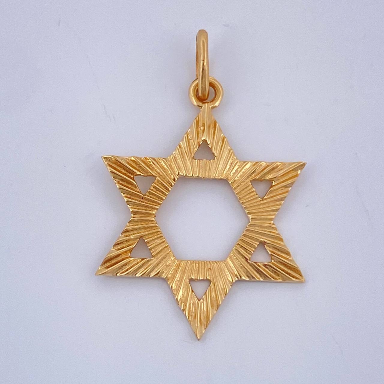 Dije Estrella De David 2.1gr / 1 1/4 in / Oro Amarillo 18K $