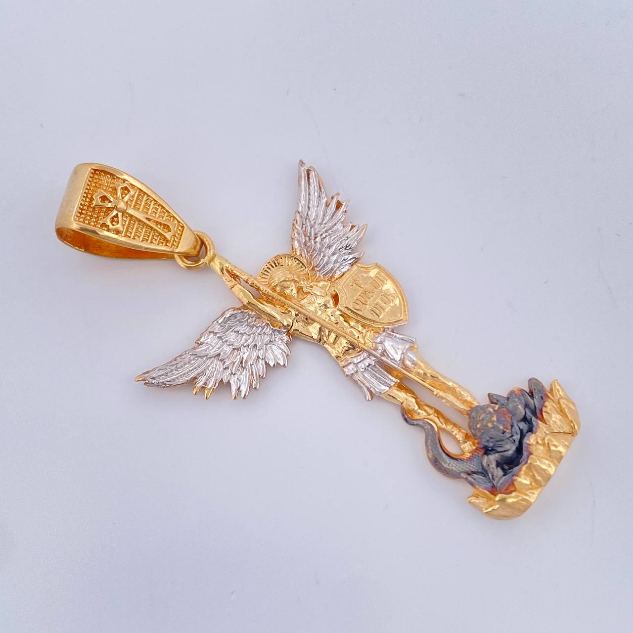 Dije San Miguel 9.8gr / 2 1/4 in / Tres Oros 18K $