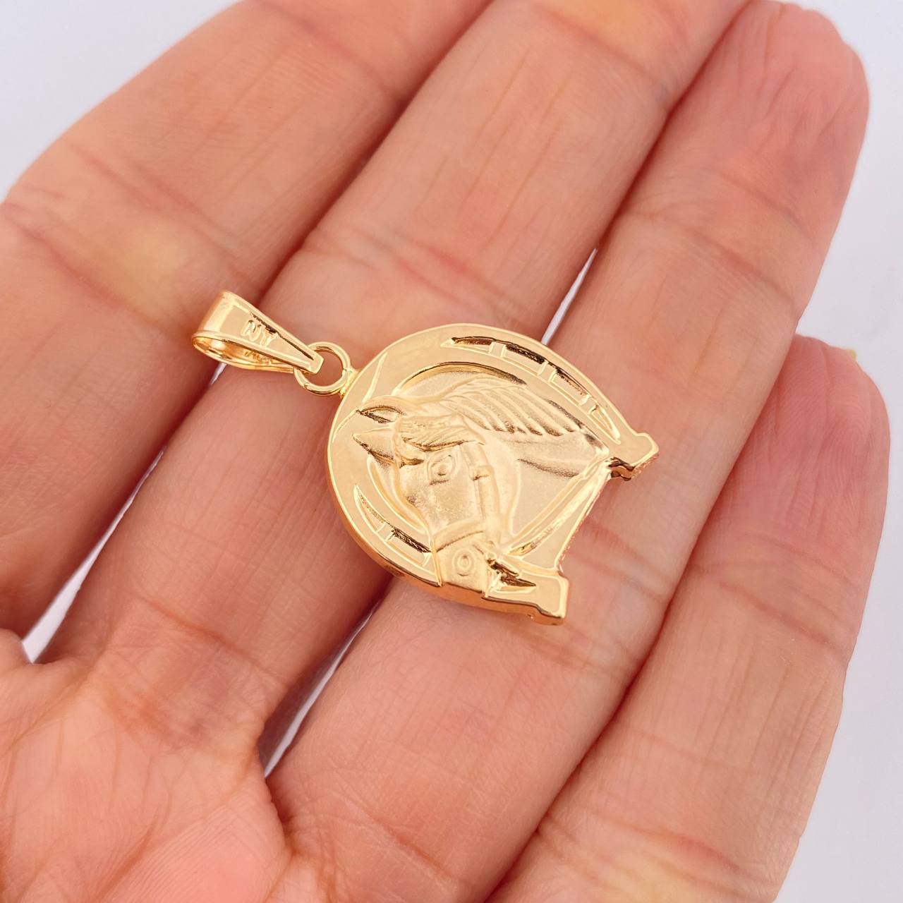 Horse Horseshoe Pendant 2.2gr / 1 1/4 in / Yellow Gold 18K $
