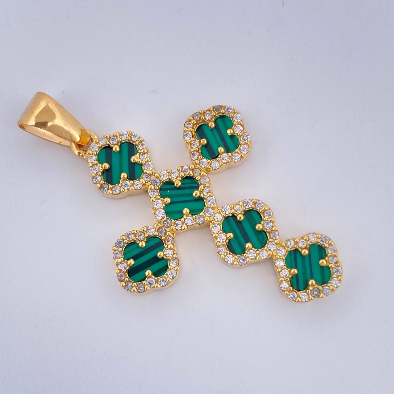Dije Cruz Trebol 7.9gr / 1 3/4 in / Oro Amarillo Nac.Esp. 18K $