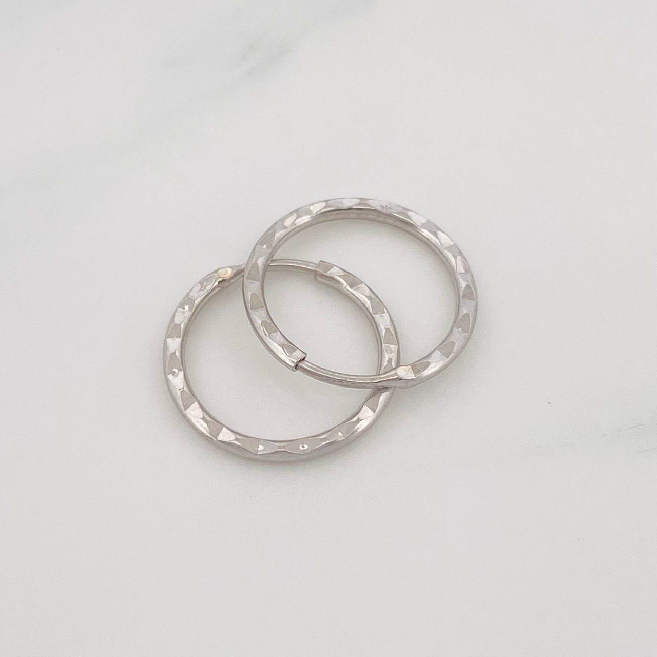 Candongas Aro Rayado 0.6g / 1/2 in Oro Blanco 18K