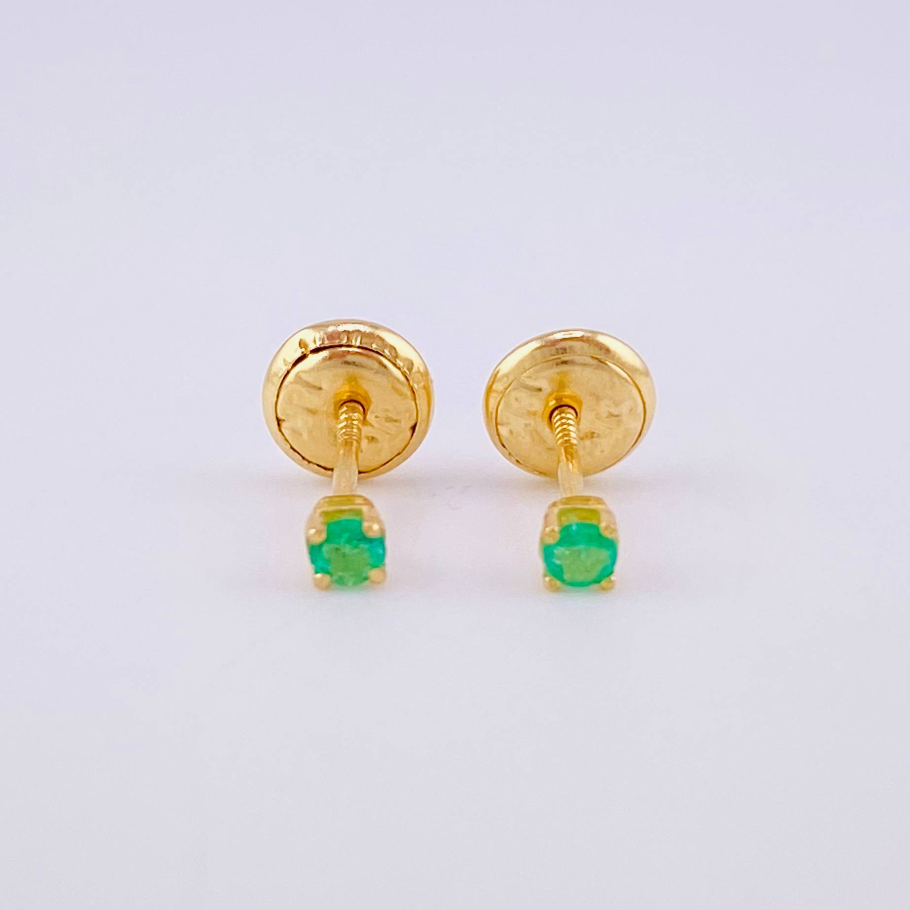 Topos Cuatro Garras Esmeralda 60pts 0.5g / in / 2.4mm Oro Amarillo 18K