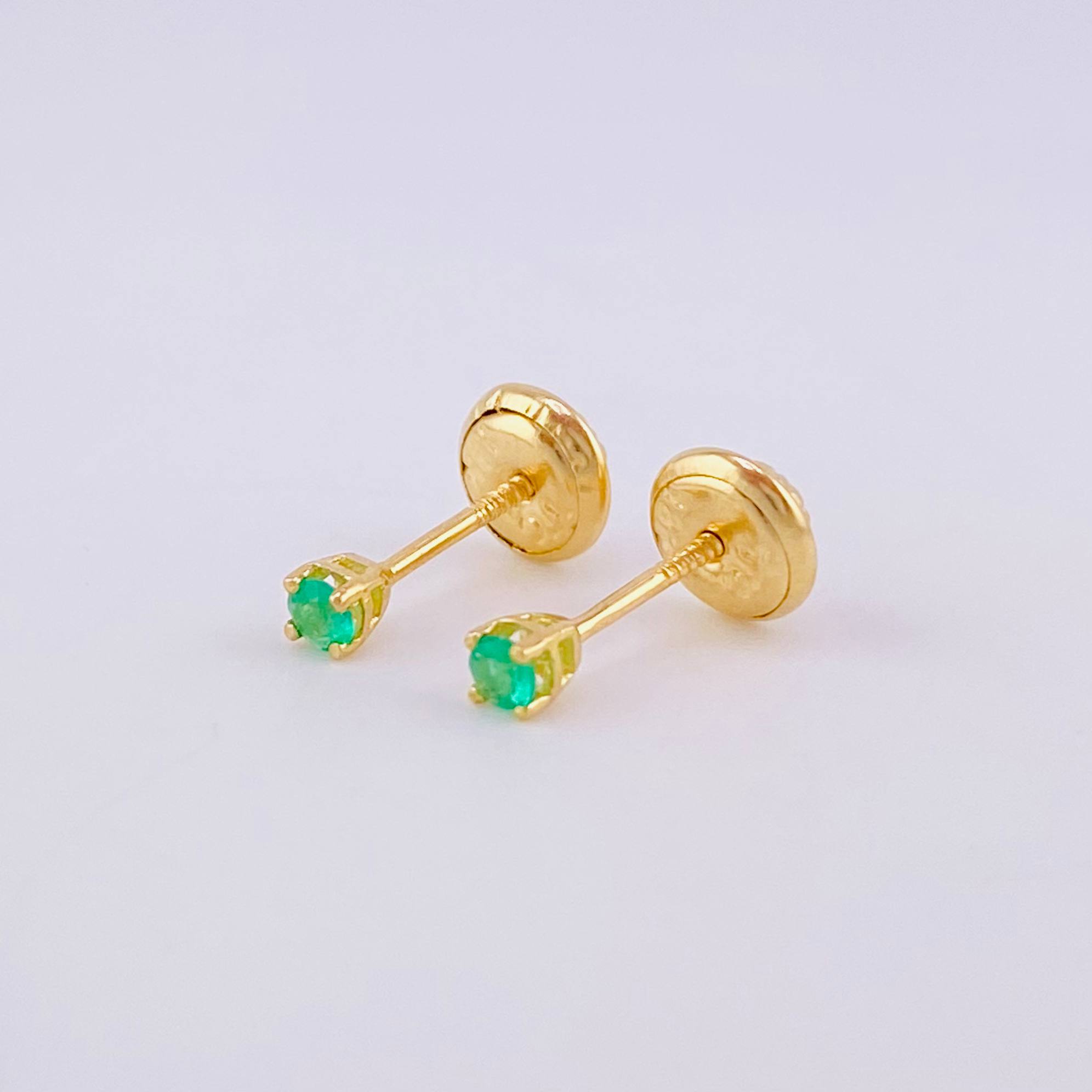 Topos Cuatro Garras Esmeralda 60pts 0.5g / in / 2.4mm Oro Amarillo 18K