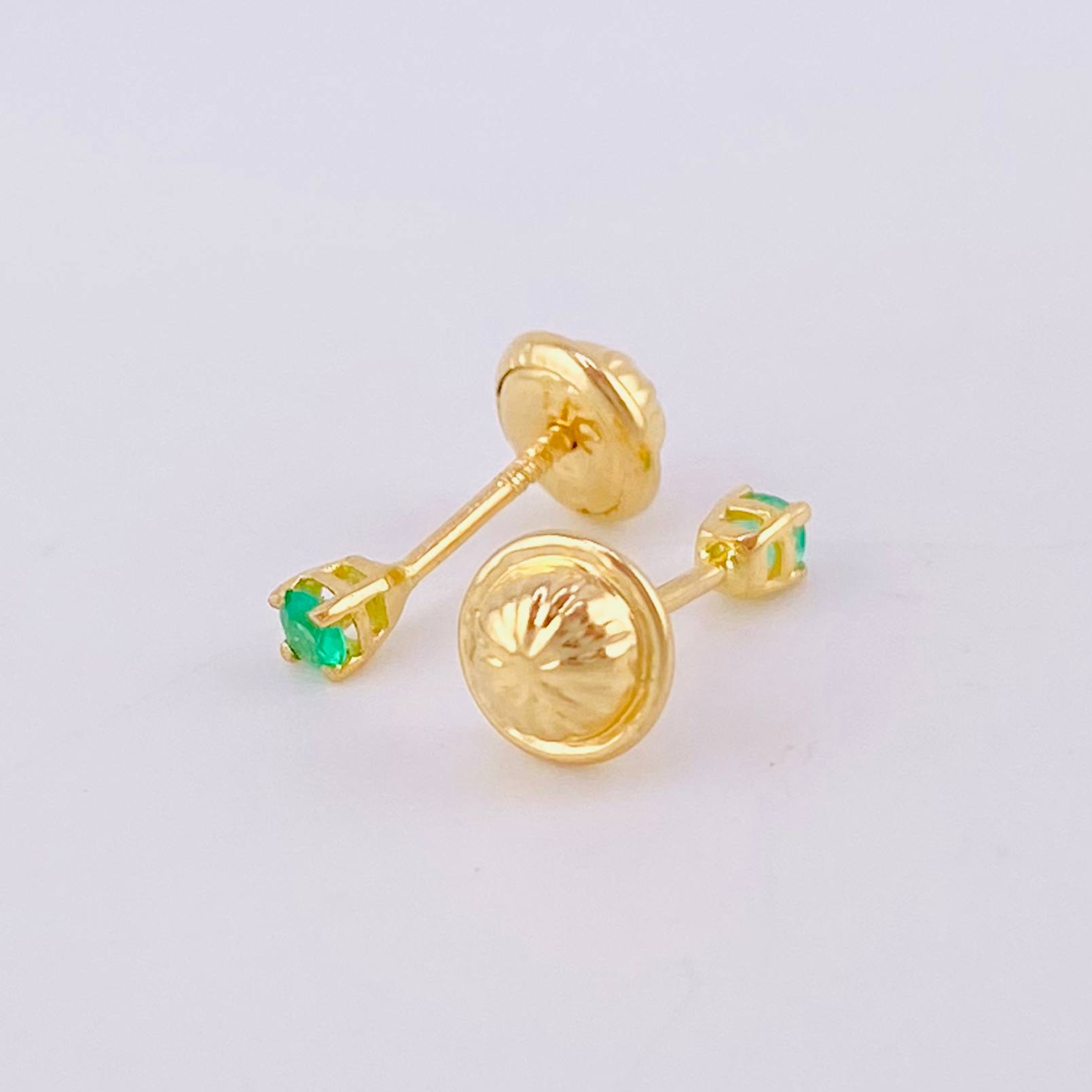 Topos Cuatro Garras Esmeralda 60pts 0.5g / in / 2.4mm Oro Amarillo 18K