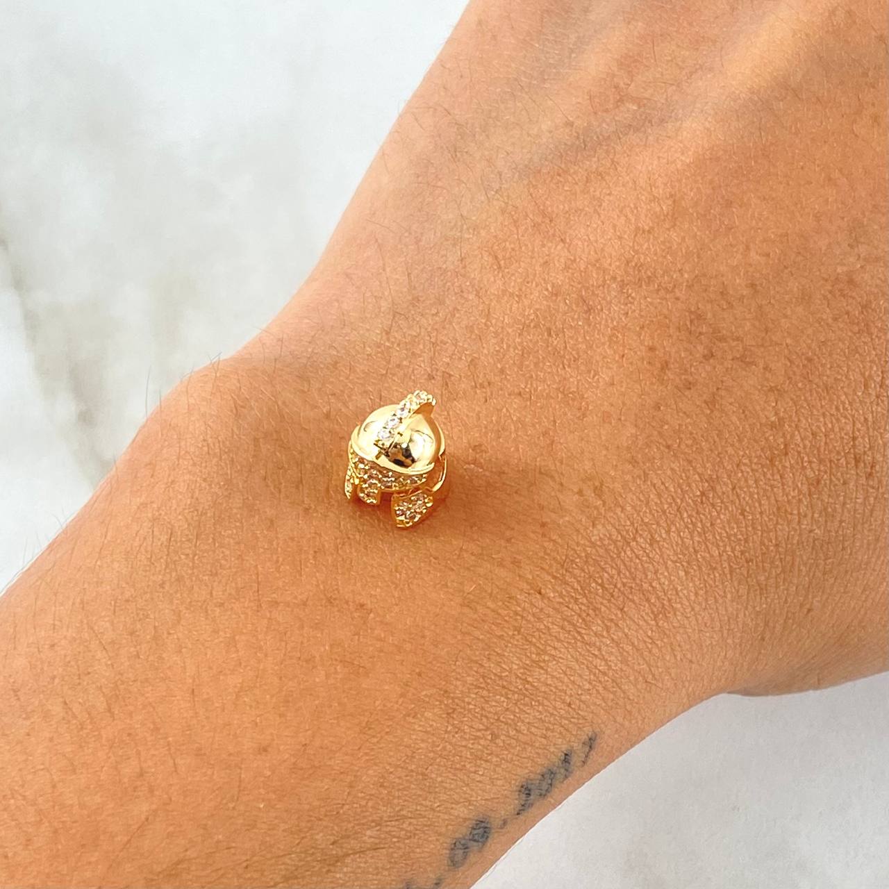 Herraje Casco Gladiador 1.5gr / 1cm / Circones Blancos Oro Amarillo 18K