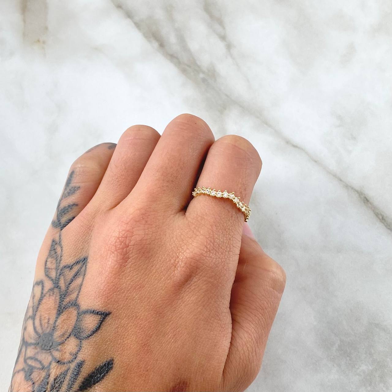 Anillo Ola Carril 1.25gr / T6 3/4 / Circones Blancos Oro Amarillo 18K