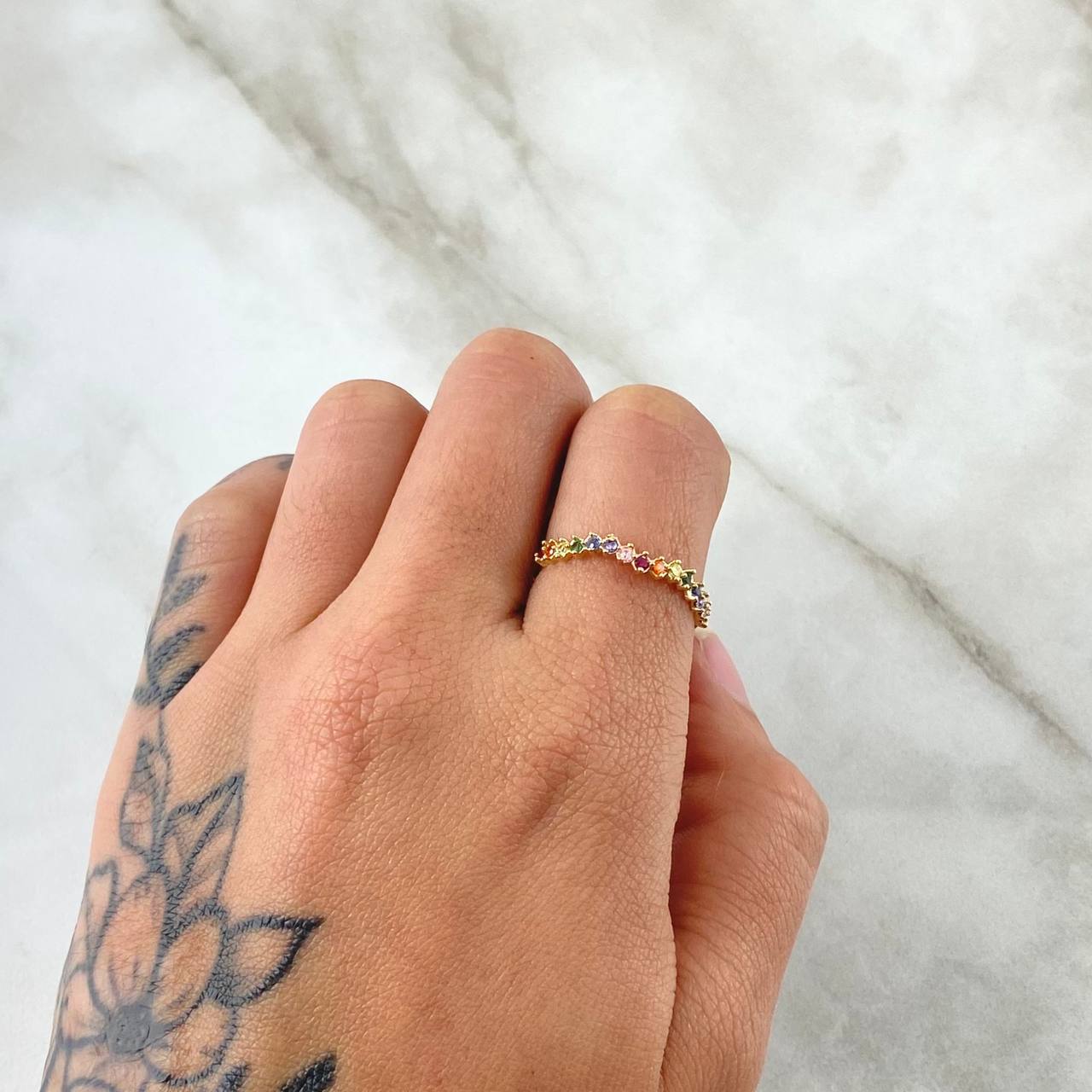 Anillo Ola Carril 1.2gr / T7 1/4 / Circones Multicolor Oro Amarillo 18K