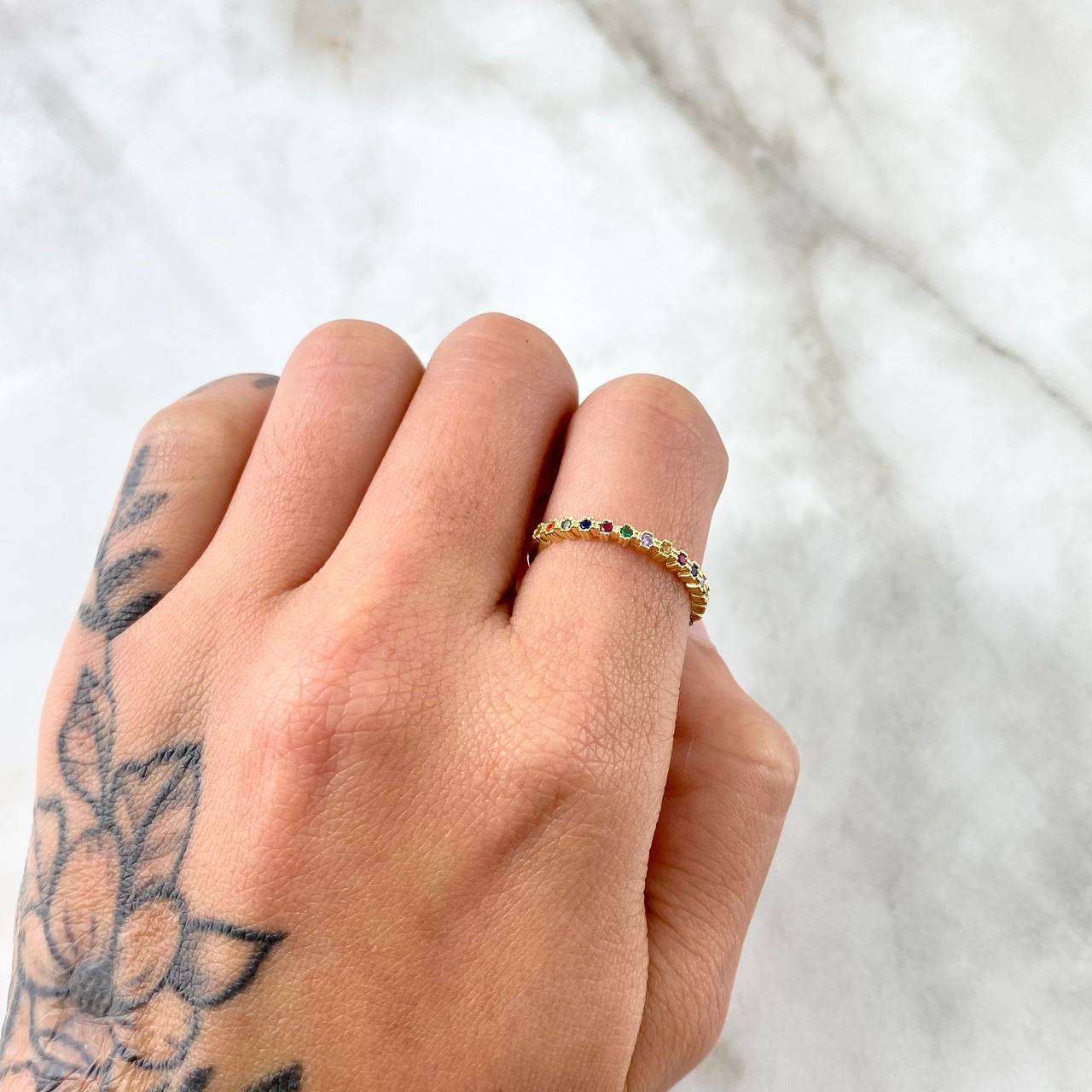 Anillo Ojos Carril Tupido Arcoiris 1.55gr / T6 1/2 / Circones Multicolor Oro Amarillo 18K