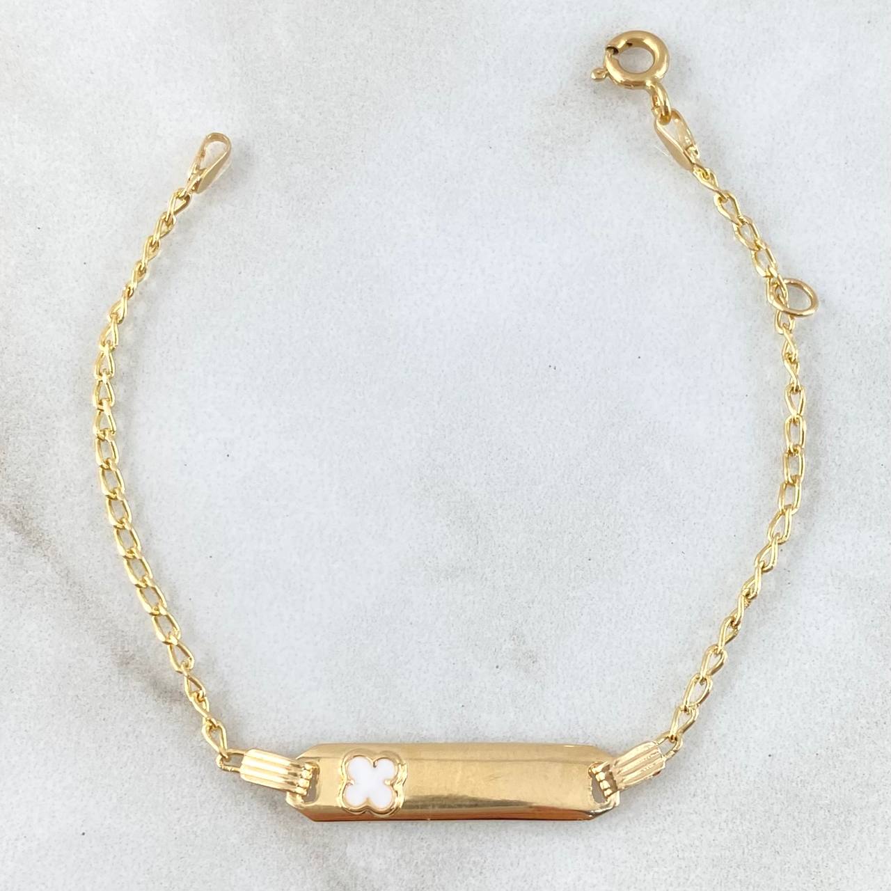 Pulso Bebé Espiga Placa Rectangular Trebol 1.85gr / 13cm-14cm / 1.6mm Resina Blanca Graduable Oro Amarillo 18K *
