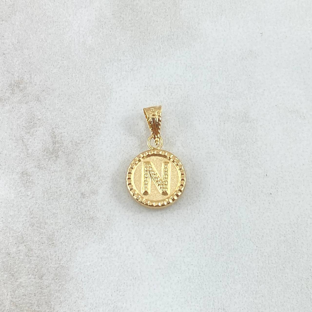Dije Letra N Mate 0.6gr / 1.7cm / Circulo Cargador Bordeado Oro Amarillo 18K