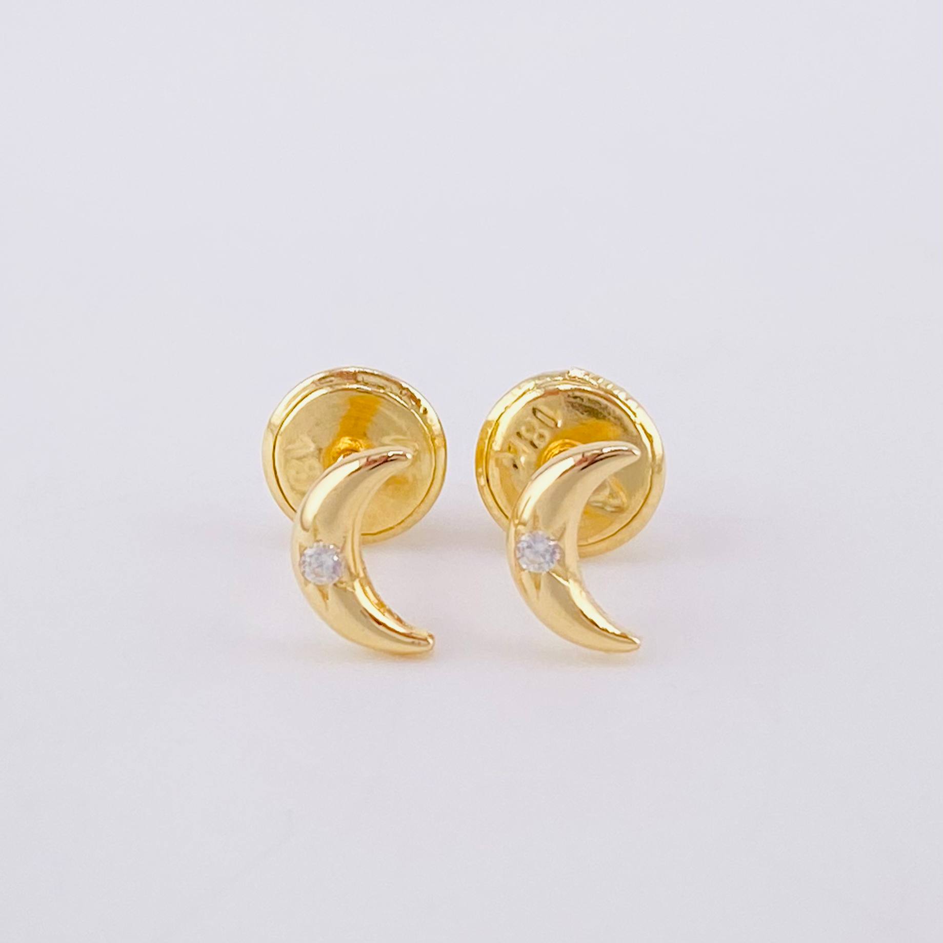 Stud Earrings Half Moon 0.5g / in / 6.1mm Yellow Gold 18K