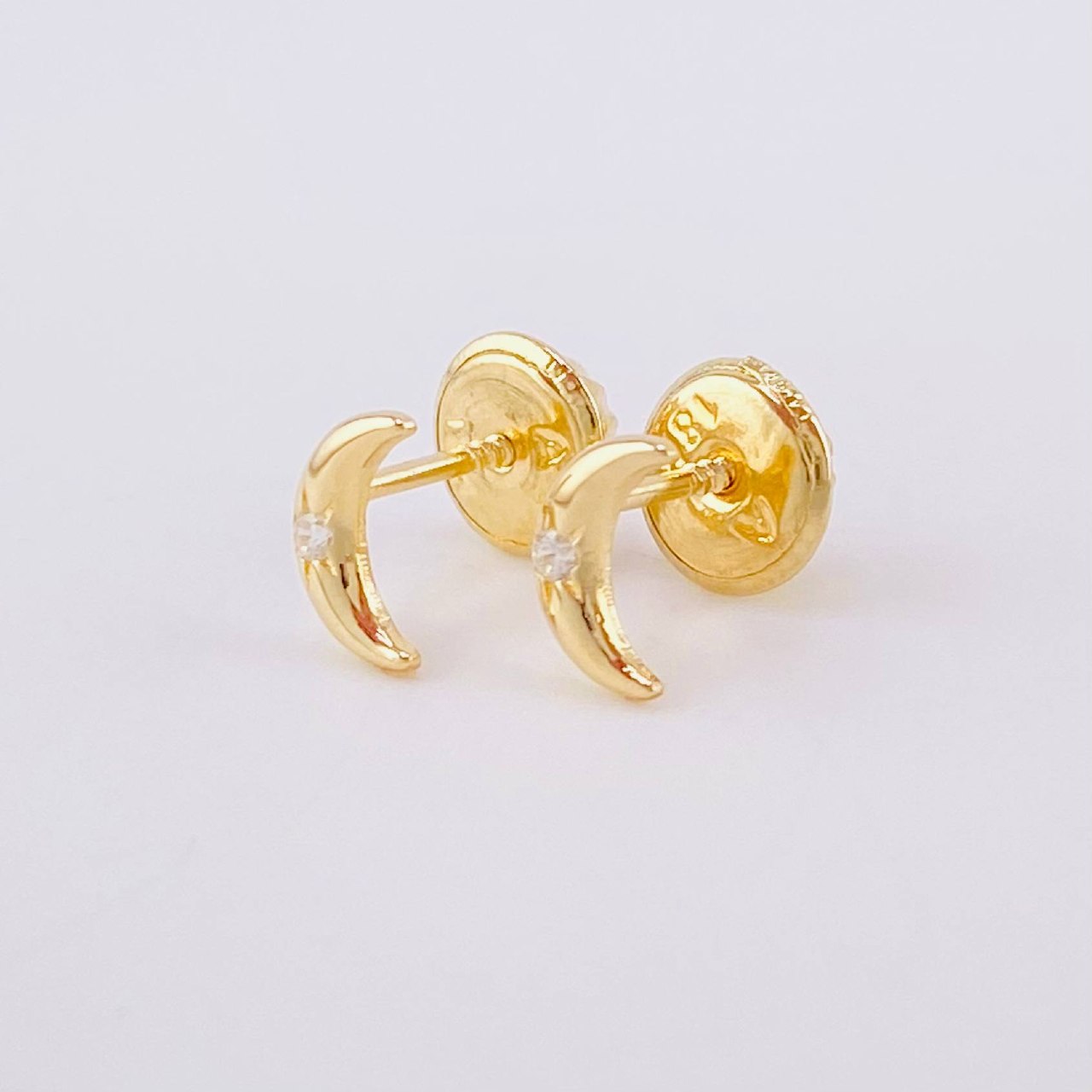 Stud Earrings Half Moon 0.5g / in / 6.1mm Yellow Gold 18K