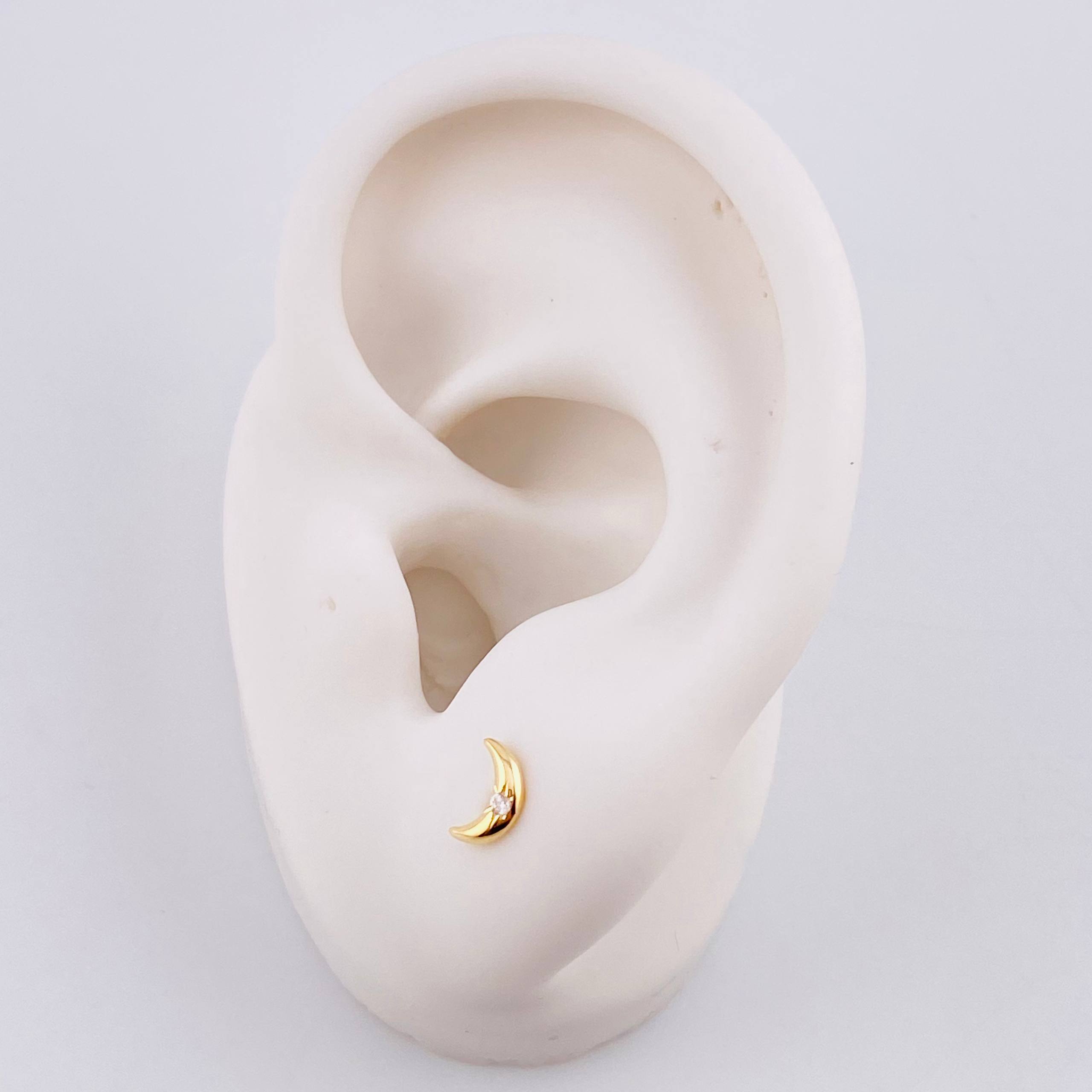 Stud Earrings Half Moon 0.5g / in / 6.1mm Yellow Gold 18K