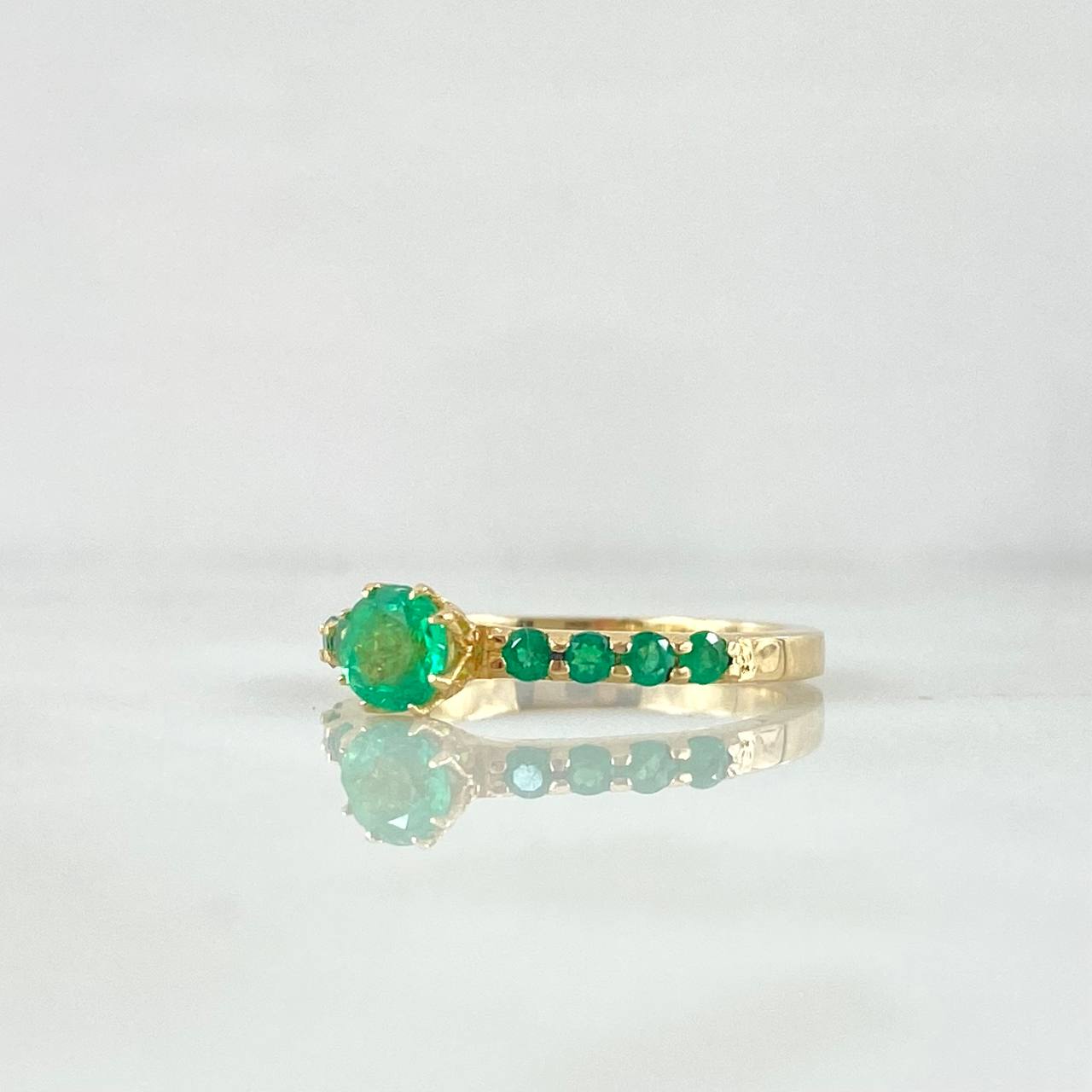 Ring Solitaire Scepter 2.9gr / T6 / Emeralds 64pts Yellow Gold 18K (Jewel) ©