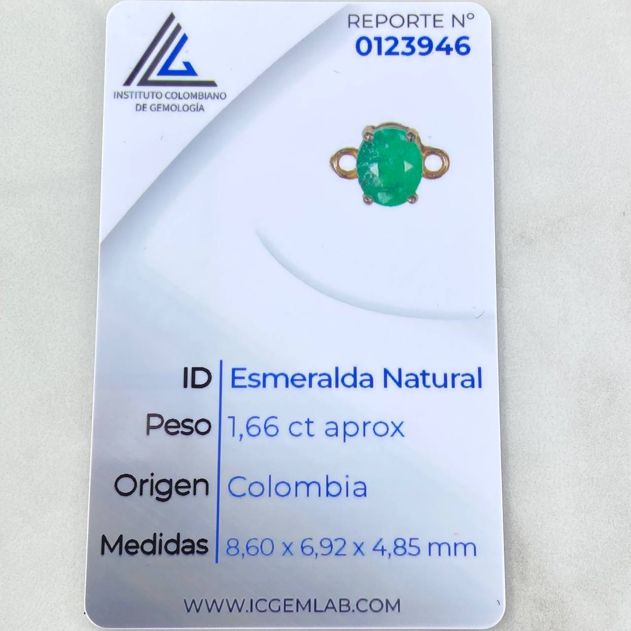 Herraje Ovalo Cuatro Garras 1.4gr / 1.2cm / Esmeralda 1.66 Qts Oro Amarillo 18K (Joya) ©