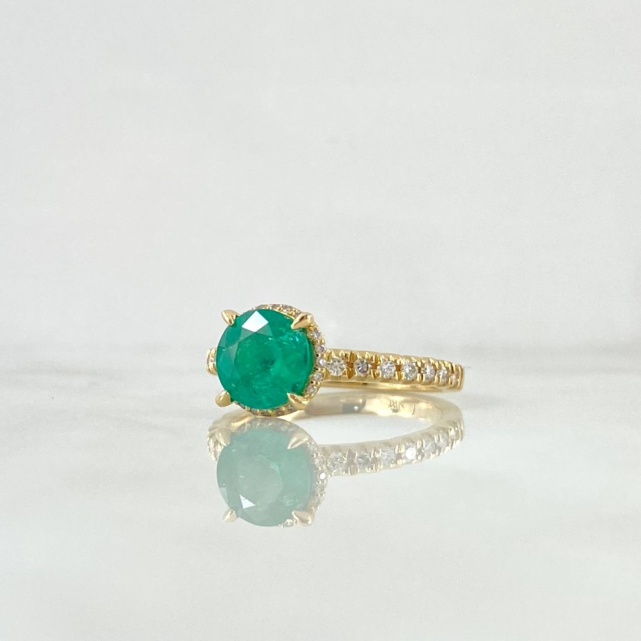 Ring Circle Four Claws 3.9gr / T6 1/2 / Emerald 1.42 Qts Diamonds 34pts Yellow Gold 18K (Jewel) ©