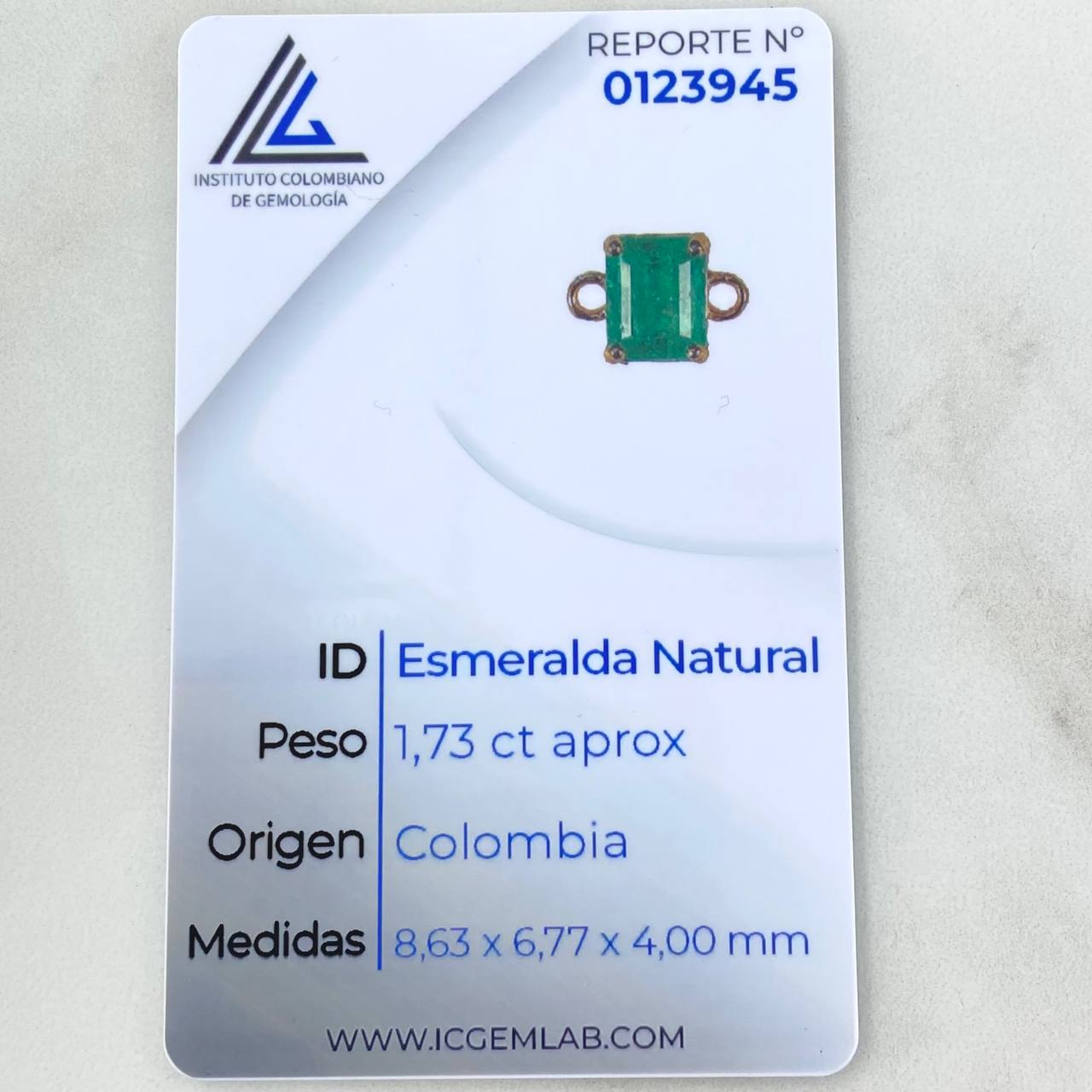 Herraje Rectangular Cuatro Garras 1.35gr / 1.2cm / Esmeralda 1.73 Qts Oro Amarillo 18K (Joya) ©
