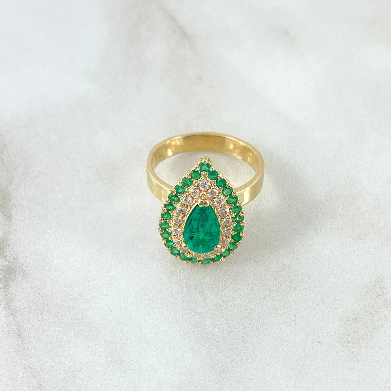 Halo Ring Thick Drop 6.45gr / T6 1/4 / Emeralds 1.13 Qts Diamonds 34pts 18K Yellow Gold (Jewel) ©