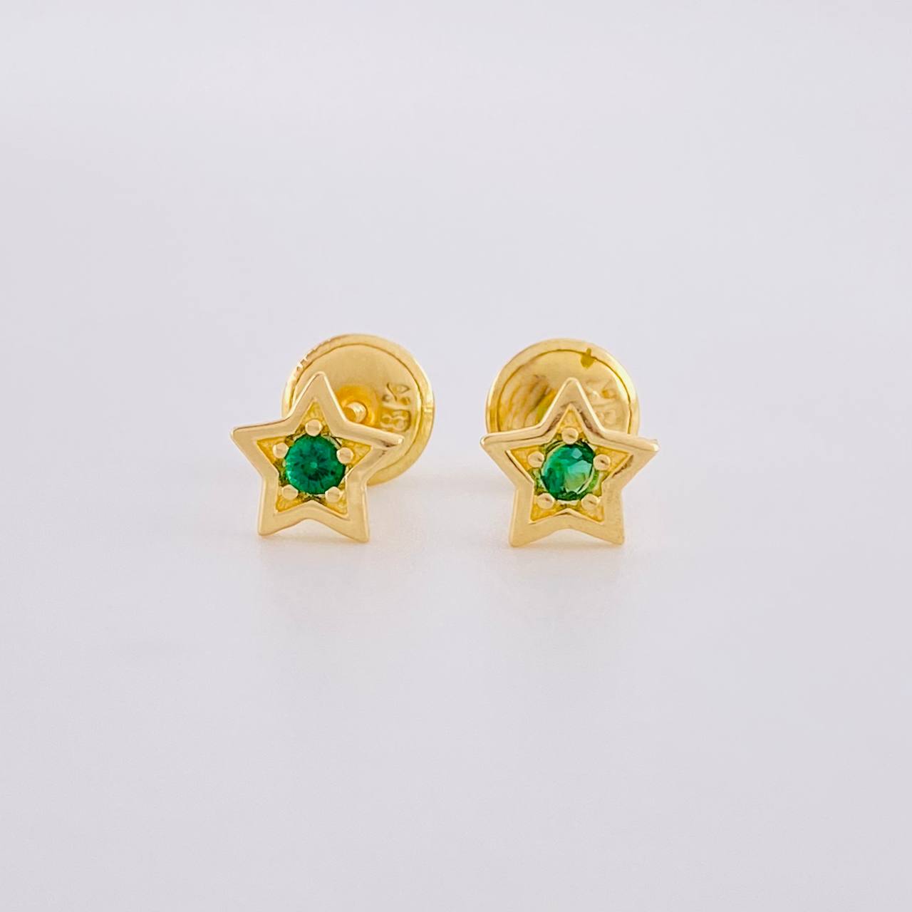Stud Earrings Star 0.75g / in / 4.4mm Yellow Gold 18K