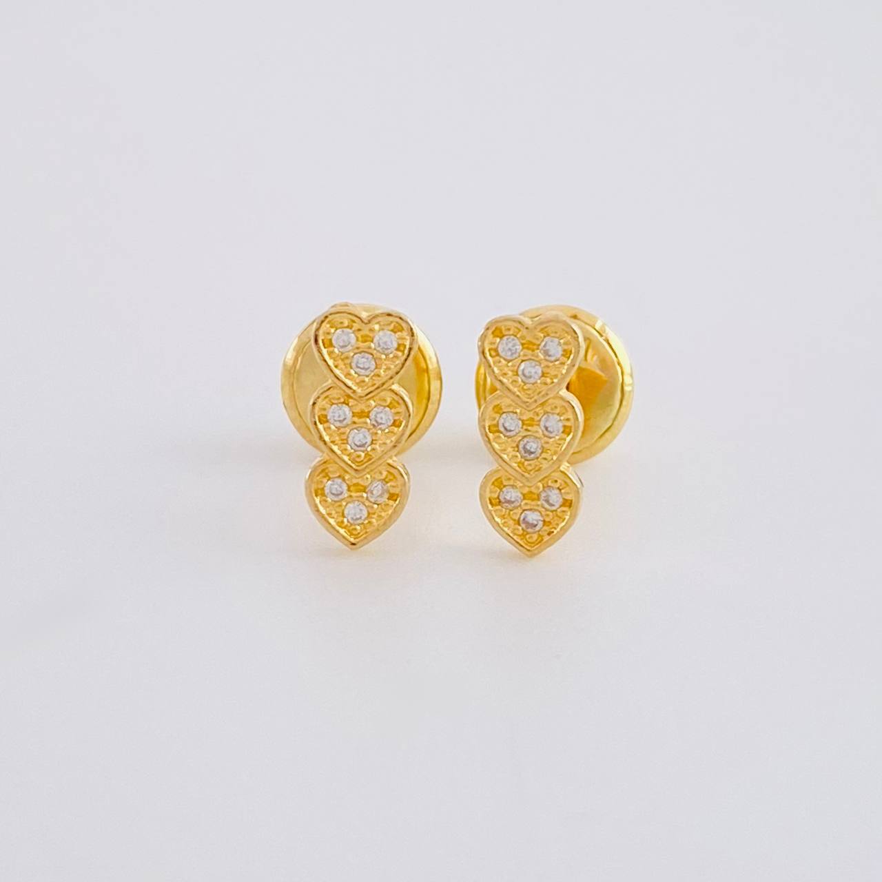 Stud Earrings Trio Hearts 0.8g / in / 6.5mm Yellow Gold 18K
