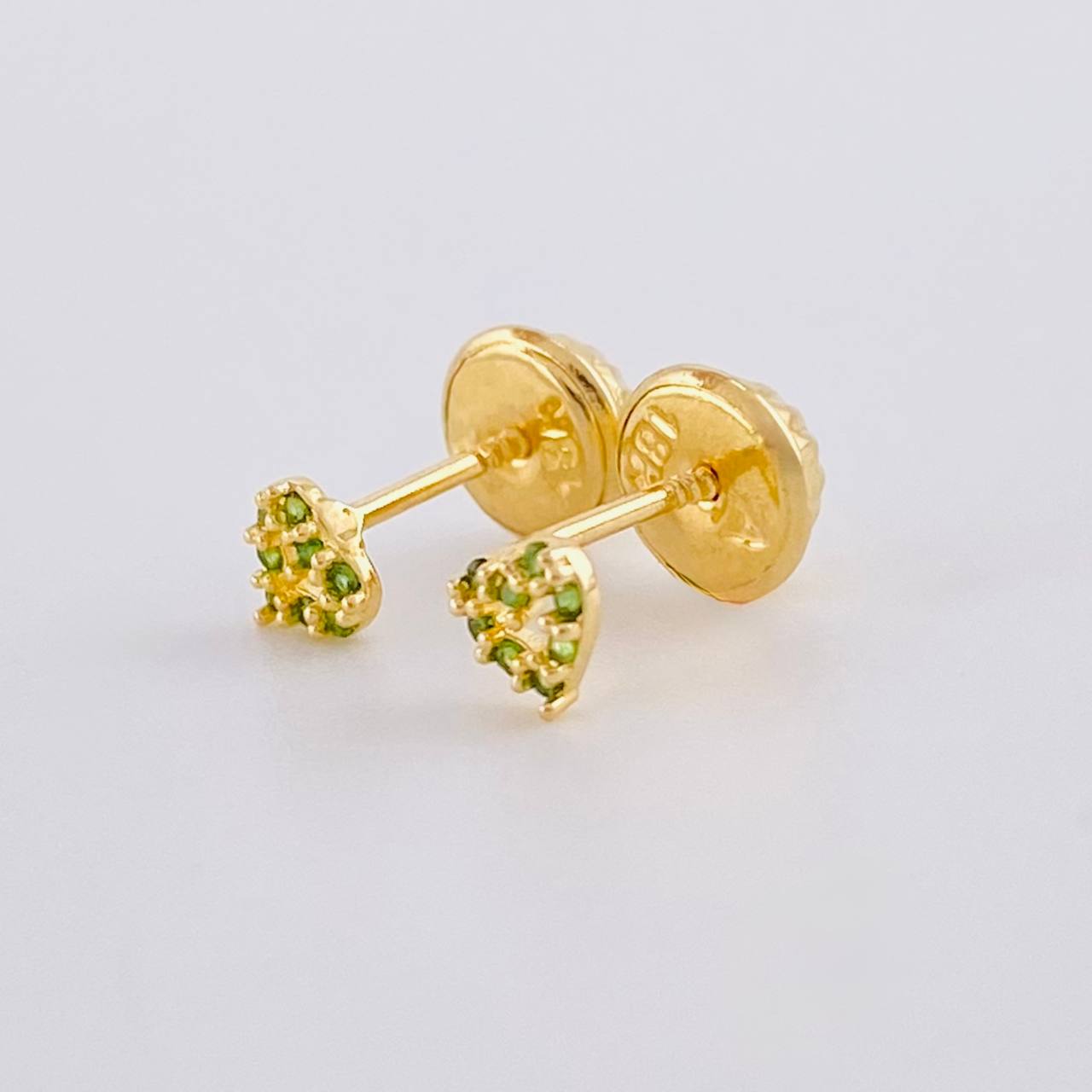 Heart Silhouette Stud Earrings 0.5g / in / 2.1mm Yellow Gold 18K