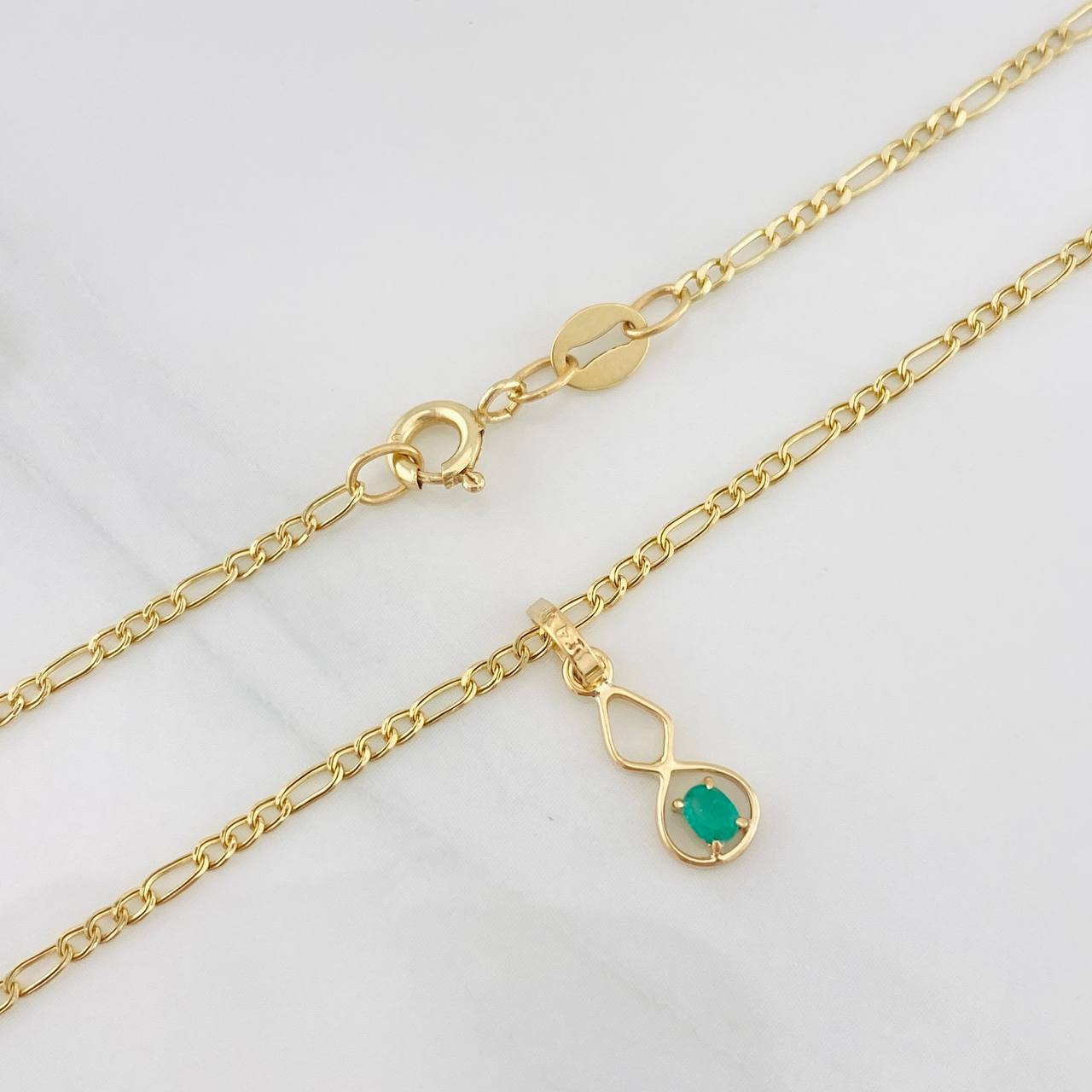 Set Figaro Chain + Infinity Pendant Emerald 0.05 pts / 1.6g / 18 in Yellow Gold 18K