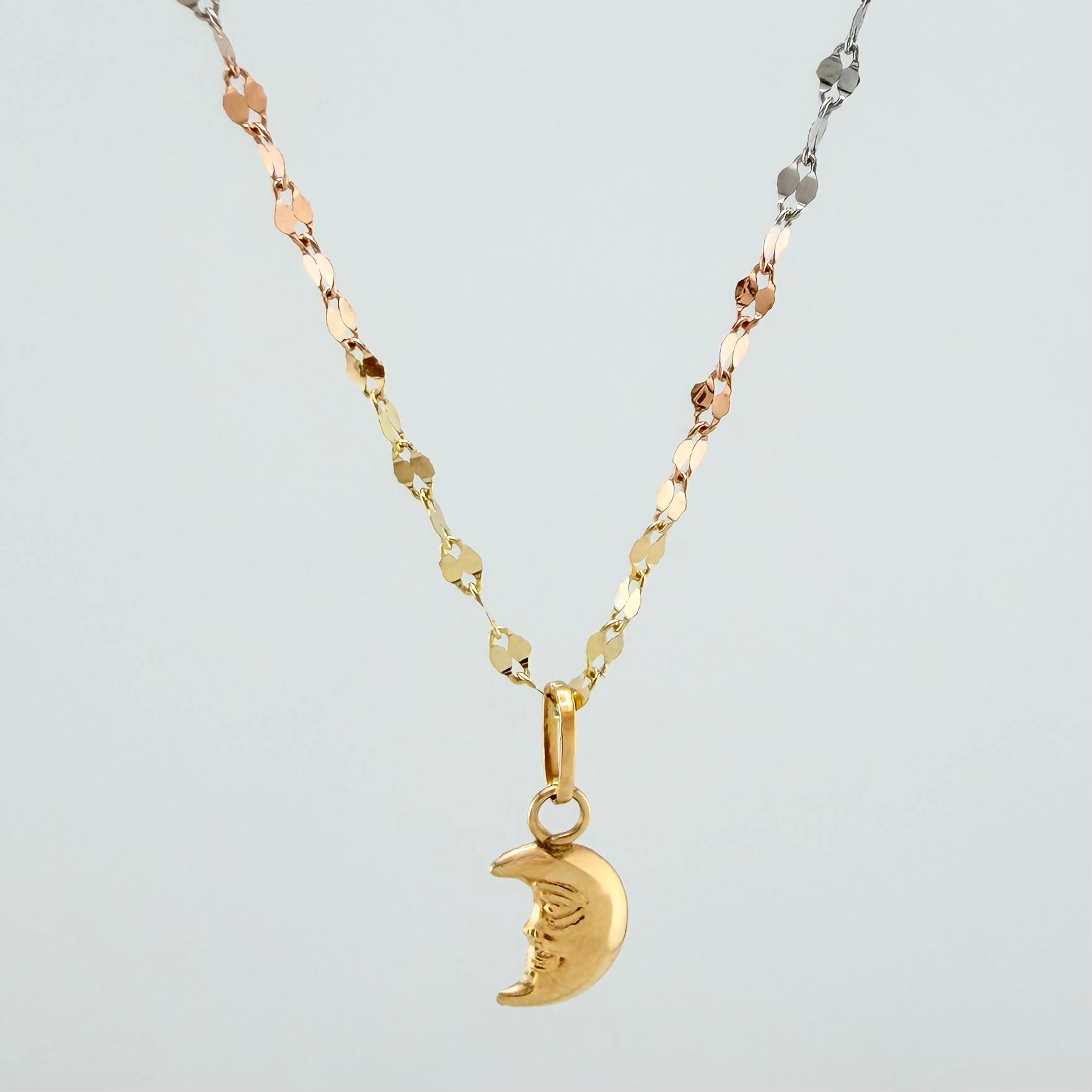 Set Mirror Flower Chain + Half Moon Pendant / 1.15gr / 17 3/4 in Three Golds 18K