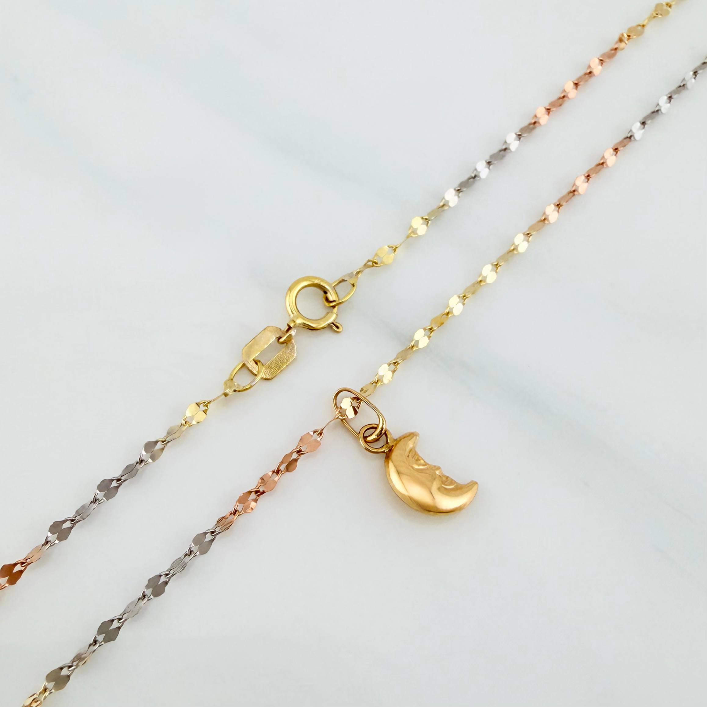Set Mirror Flower Chain + Half Moon Pendant / 1.15gr / 17 3/4 in Three Golds 18K