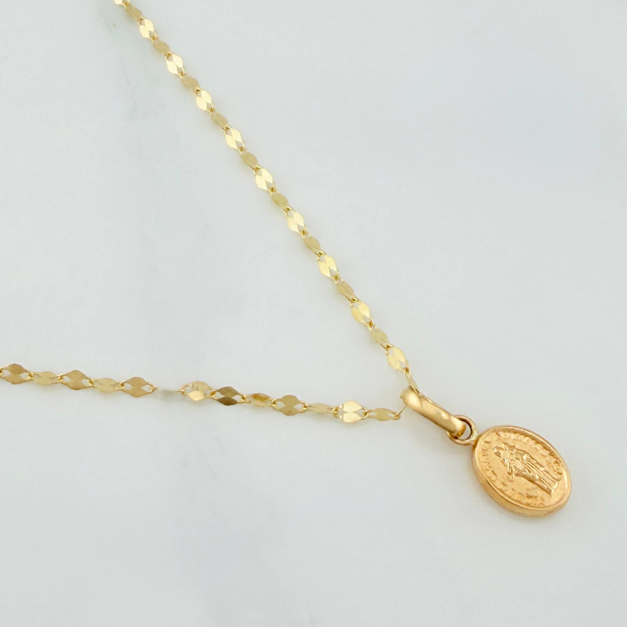 Set Mirror Flower Chain + Pendant Virgin Mary Help of Christians / 1.25gr / 17 3/4 in 18K Yellow Gold