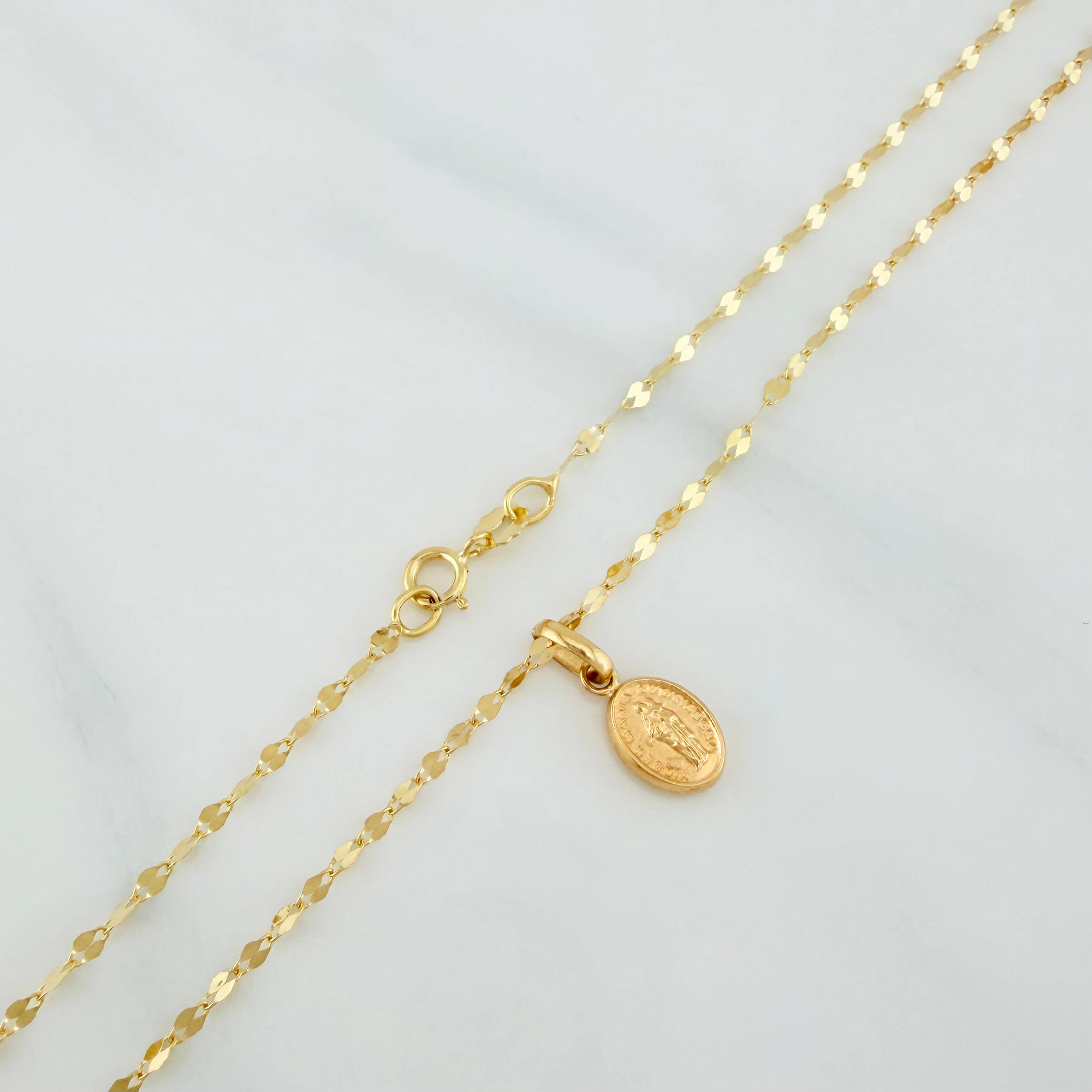 Set Mirror Flower Chain + Pendant Virgin Mary Help of Christians / 1.25gr / 17 3/4 in 18K Yellow Gold