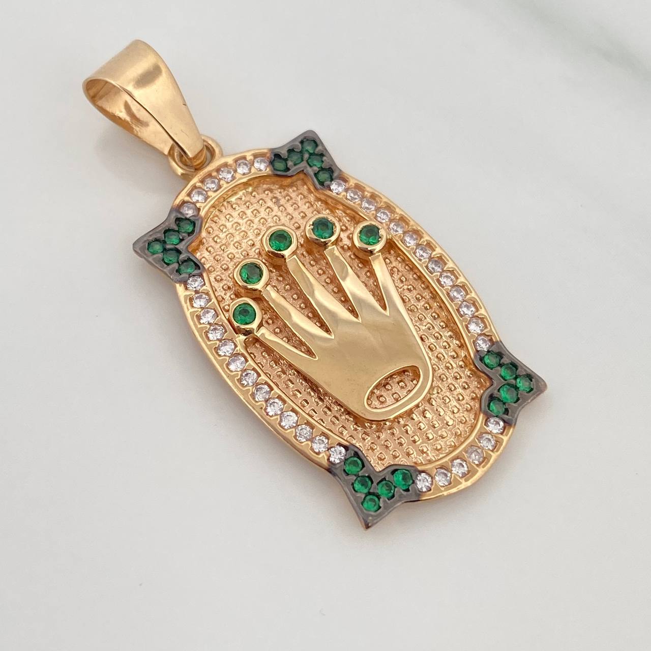 Pendant Plaque Crown 4.45 g / 1 1/2 in Three Golds 18K