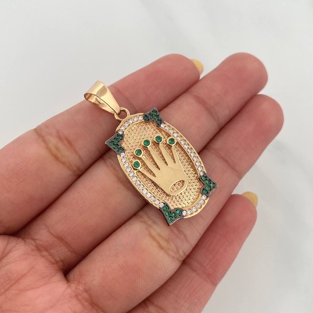 Pendant Plaque Crown 4.45 g / 1 1/2 in Three Golds 18K