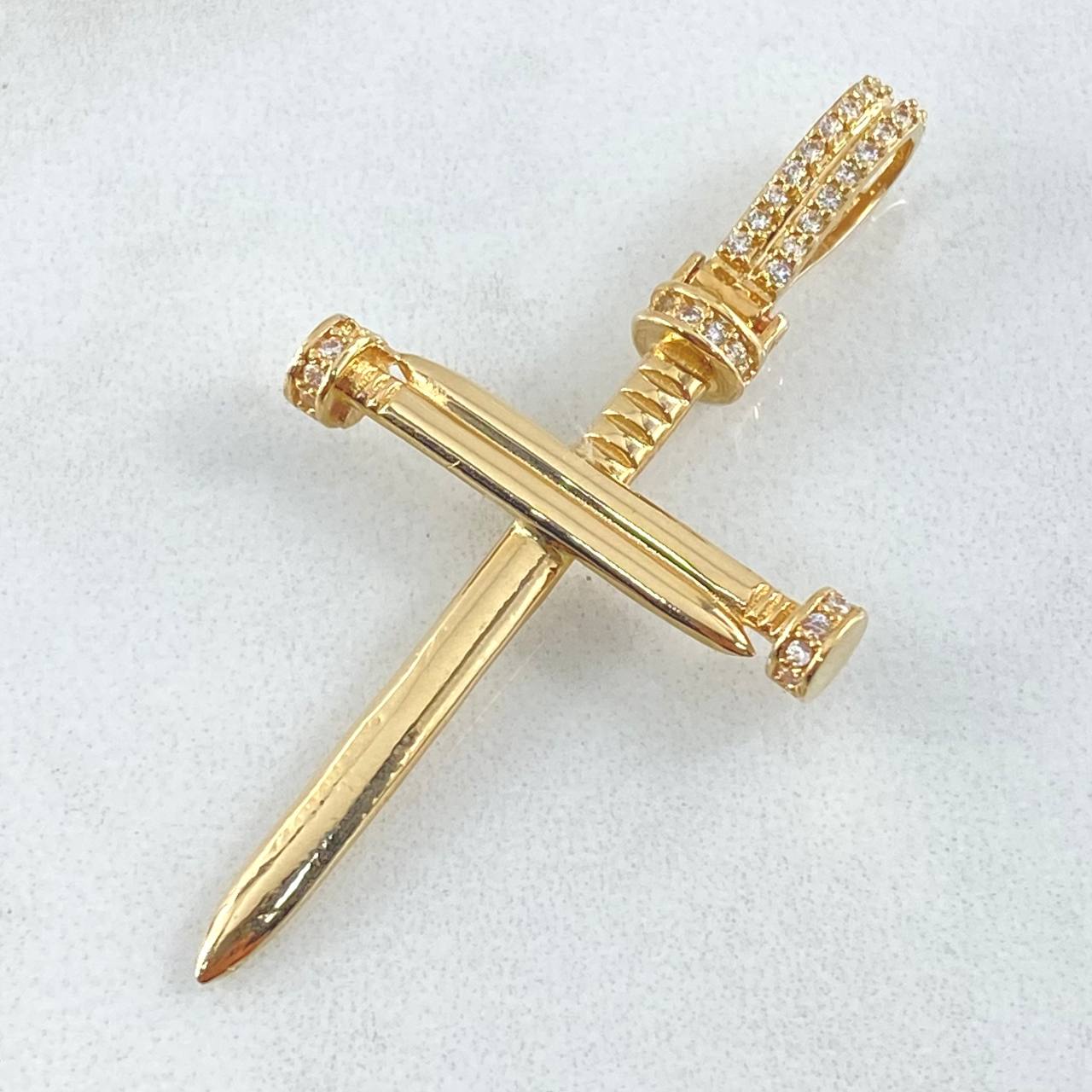 Dije Cruz Clavos 4.15 g / 1 3/4 in Oro Amarillo 18K